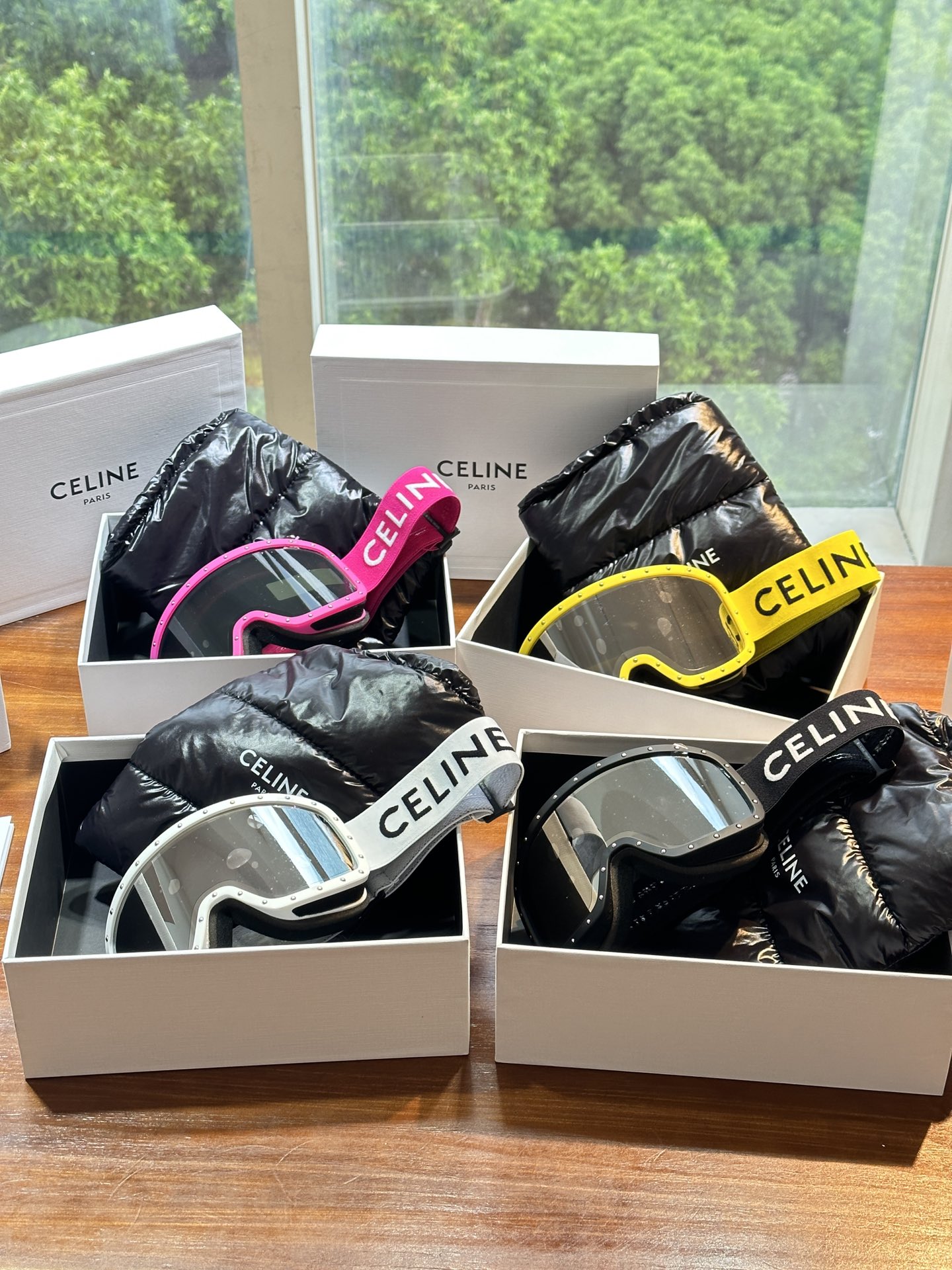 Engineered with premium materials, CELINE ski goggles balance technical - Comprehensive 4