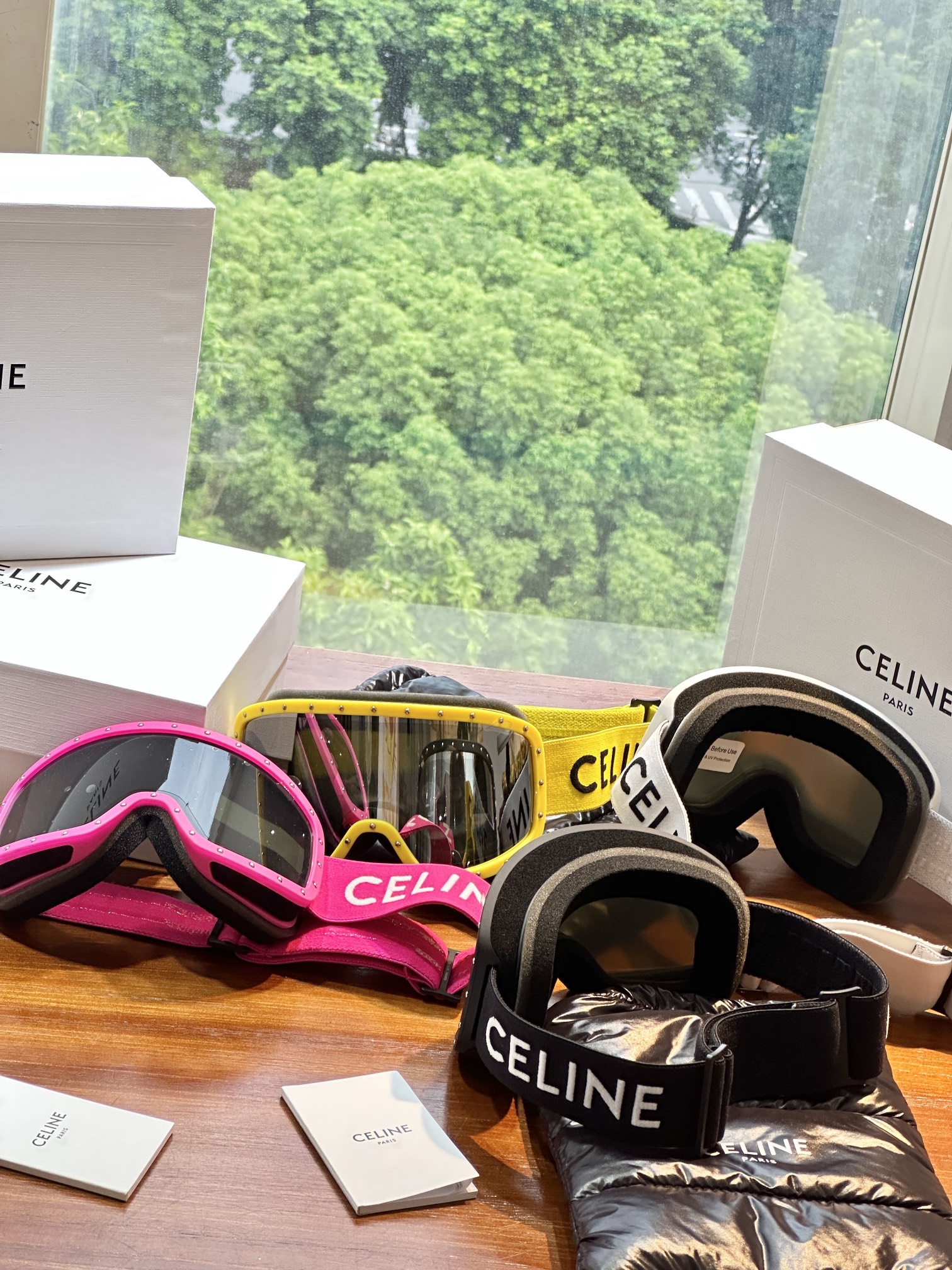 Engineered with premium materials, CELINE ski goggles balance technical - Comprehensive 9