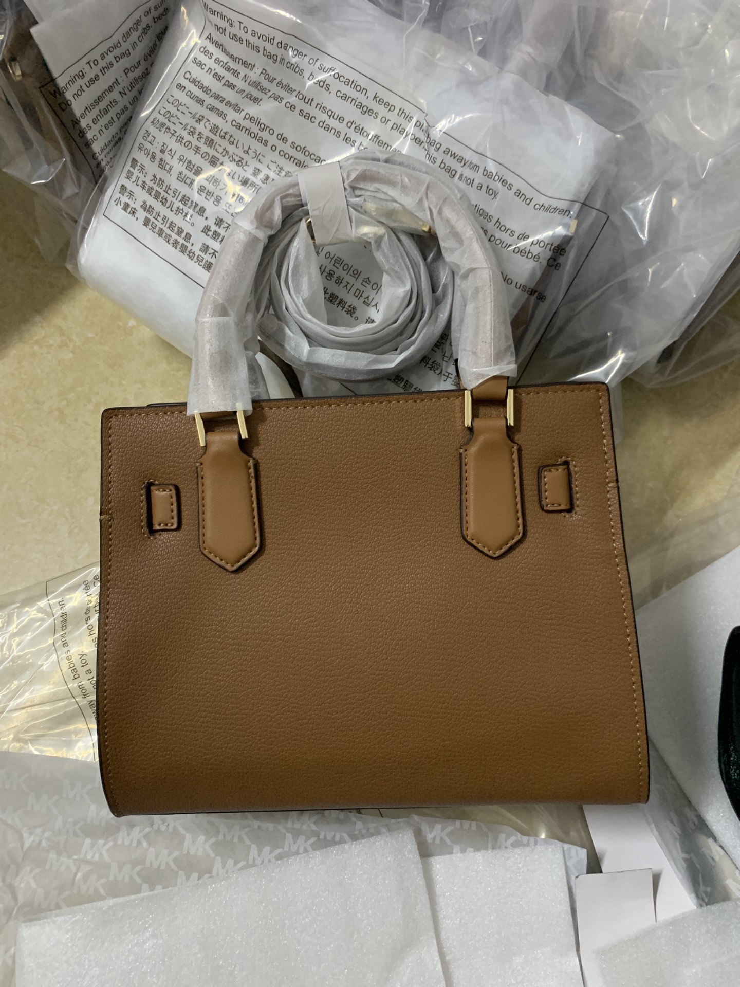 Michael Kors ～2023新款mk小号锁头包，HAMILTON系列小号锁头斜挎手提包 尺寸：25×20×11