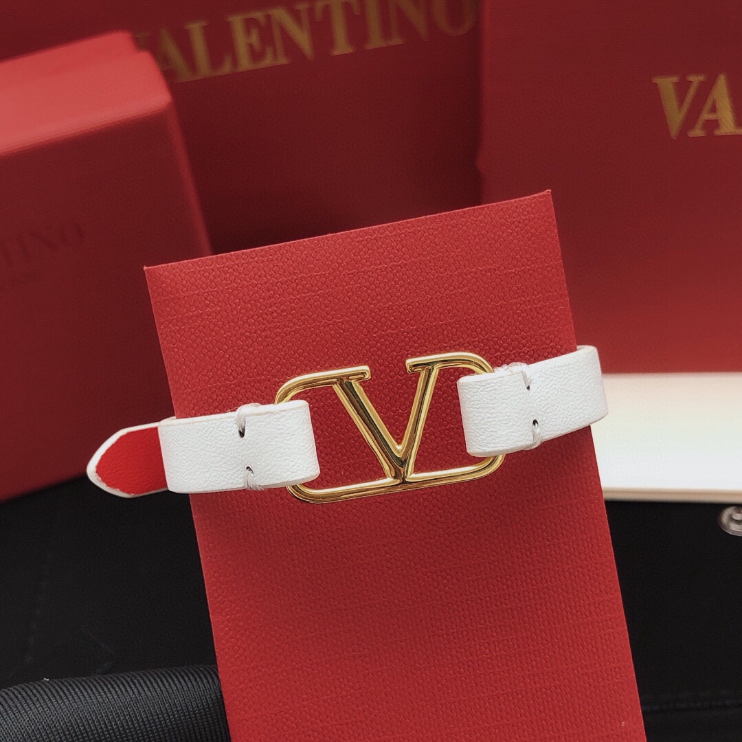 编号VSL0035
 【ValenTi*O最新款🆕🆕皮革手链】一致专柜🆕黄铜材质