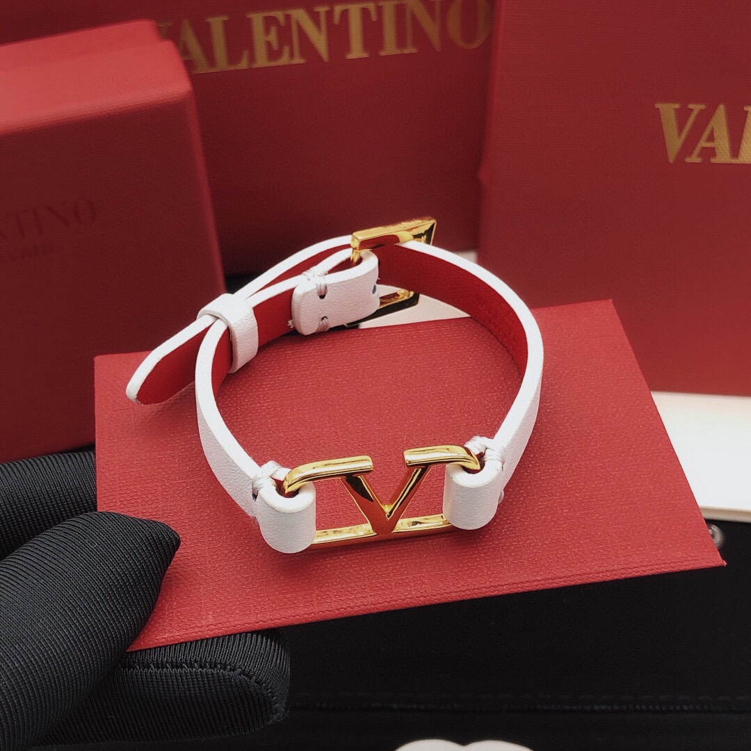 编号VSL0035
 【ValenTi*O最新款🆕🆕皮革手链】一致专柜🆕黄铜材质