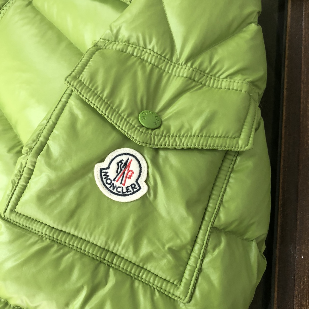 Moncler/蒙口#MAYA玛雅陈奕迅明星同款经典中的典范#男女款！采用尼龙制成搭配标志性长方格绗缝是