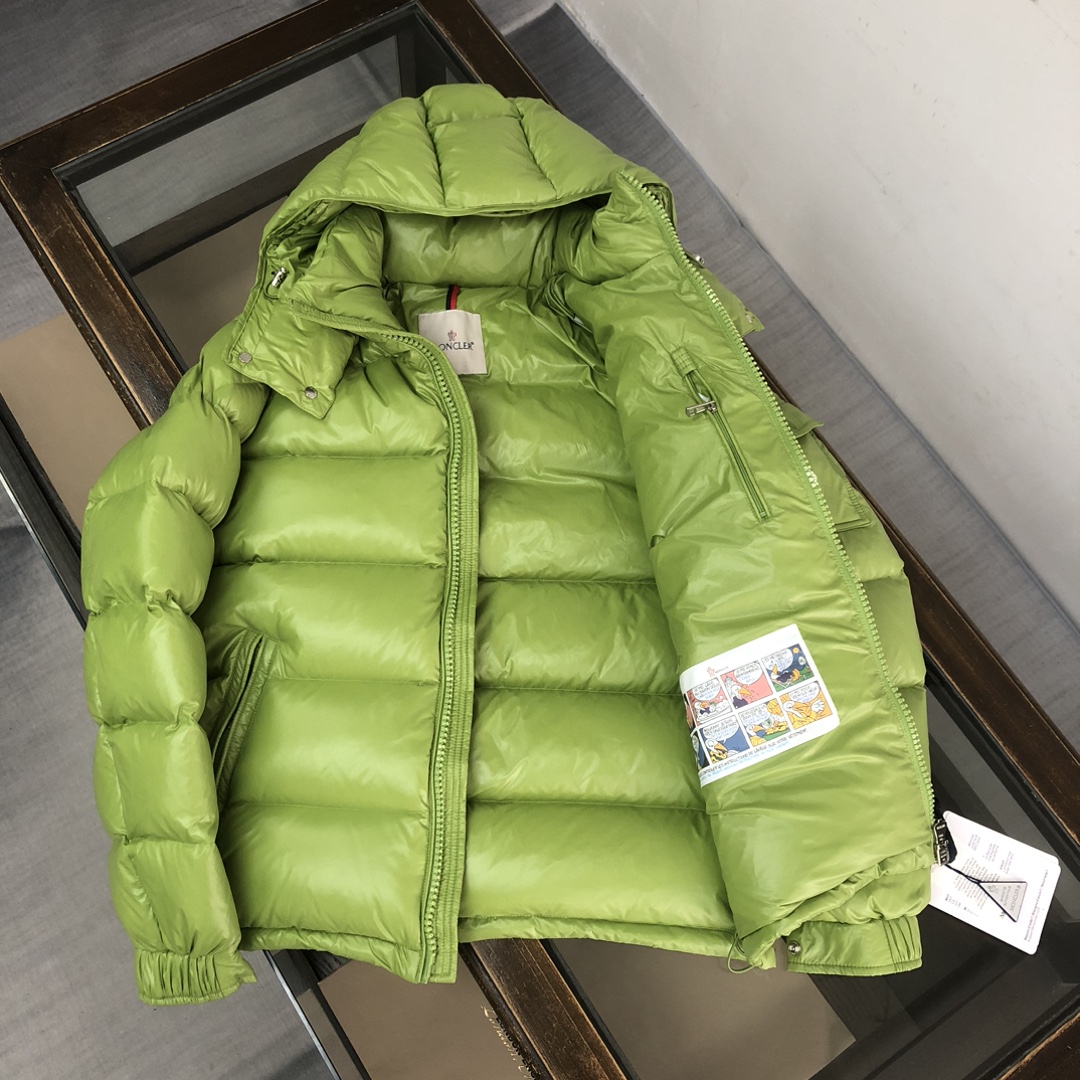 Moncler/蒙口#MAYA玛雅陈奕迅明星同款经典中的典范#男女款！采用尼龙制成搭配标志性长方格绗缝是