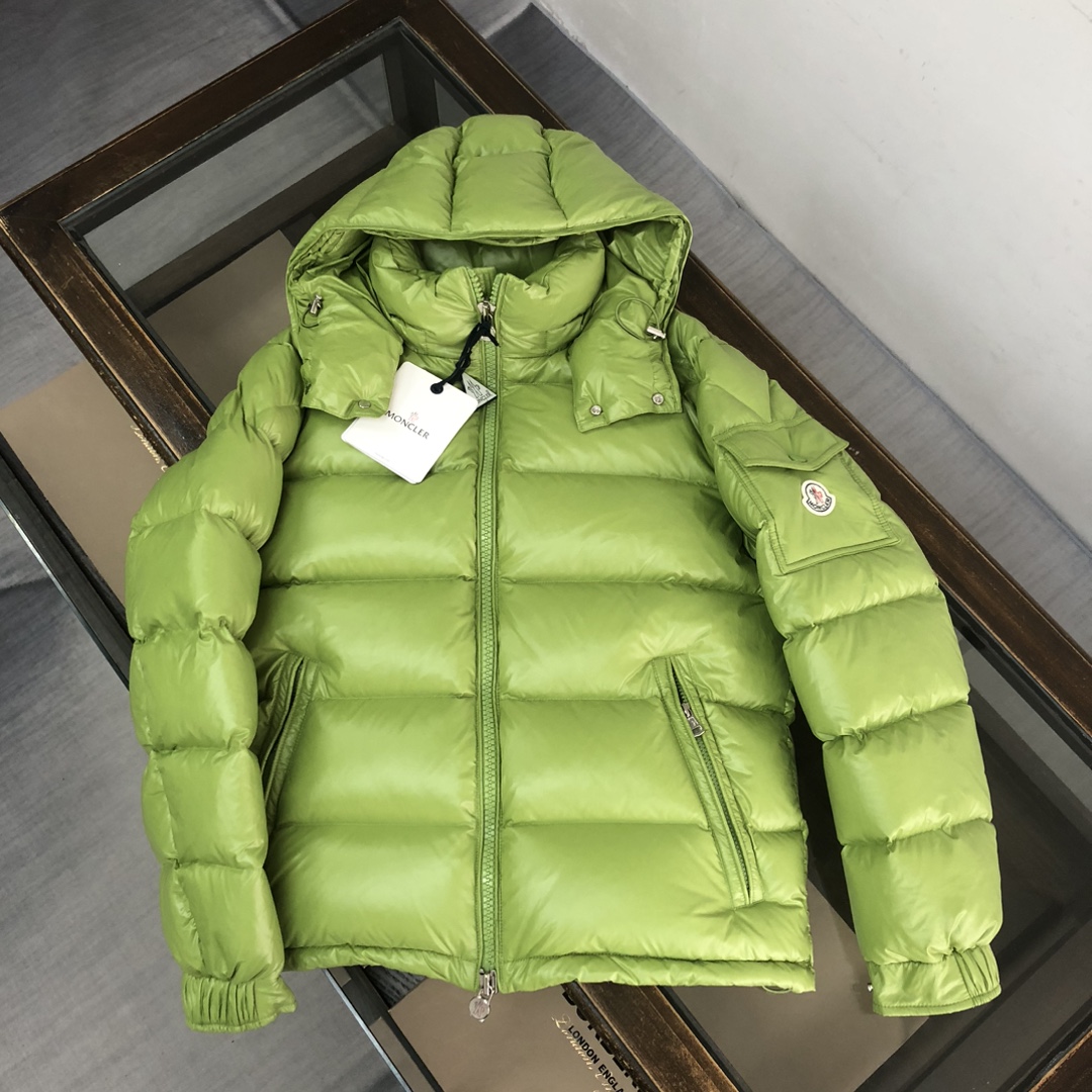 Moncler/蒙口#MAYA玛雅陈奕迅明星同款经典中的典范#男女款！采用尼龙制成搭配标志性长方格绗缝是