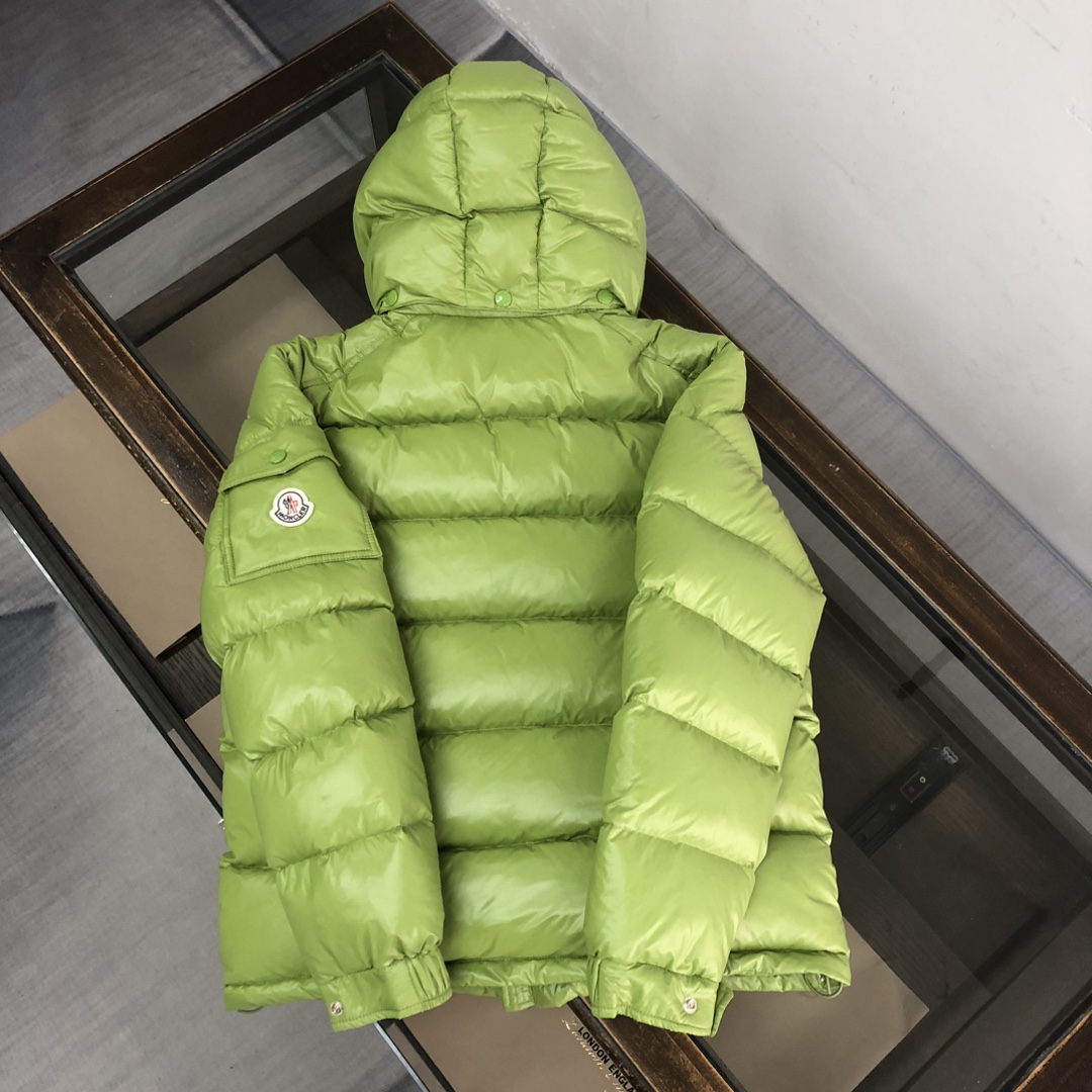 Moncler/蒙口#MAYA玛雅陈奕迅明星同款经典中的典范#男女款！采用尼龙制成搭配标志性长方格绗缝是