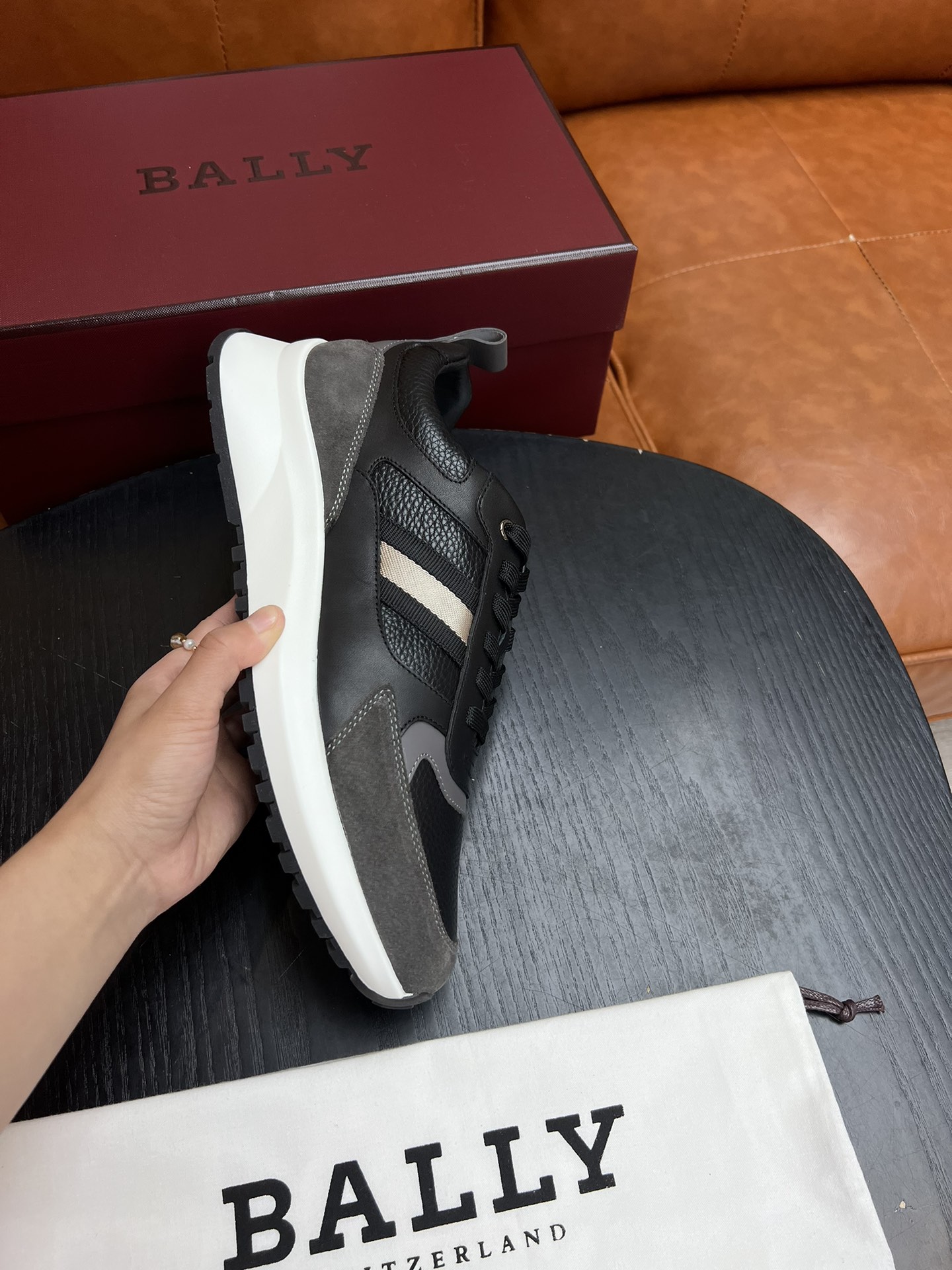 ¡Los últimos zapatos informales con cordones para hombre Bally de otoño e invierno! Confeccionada con suave p…