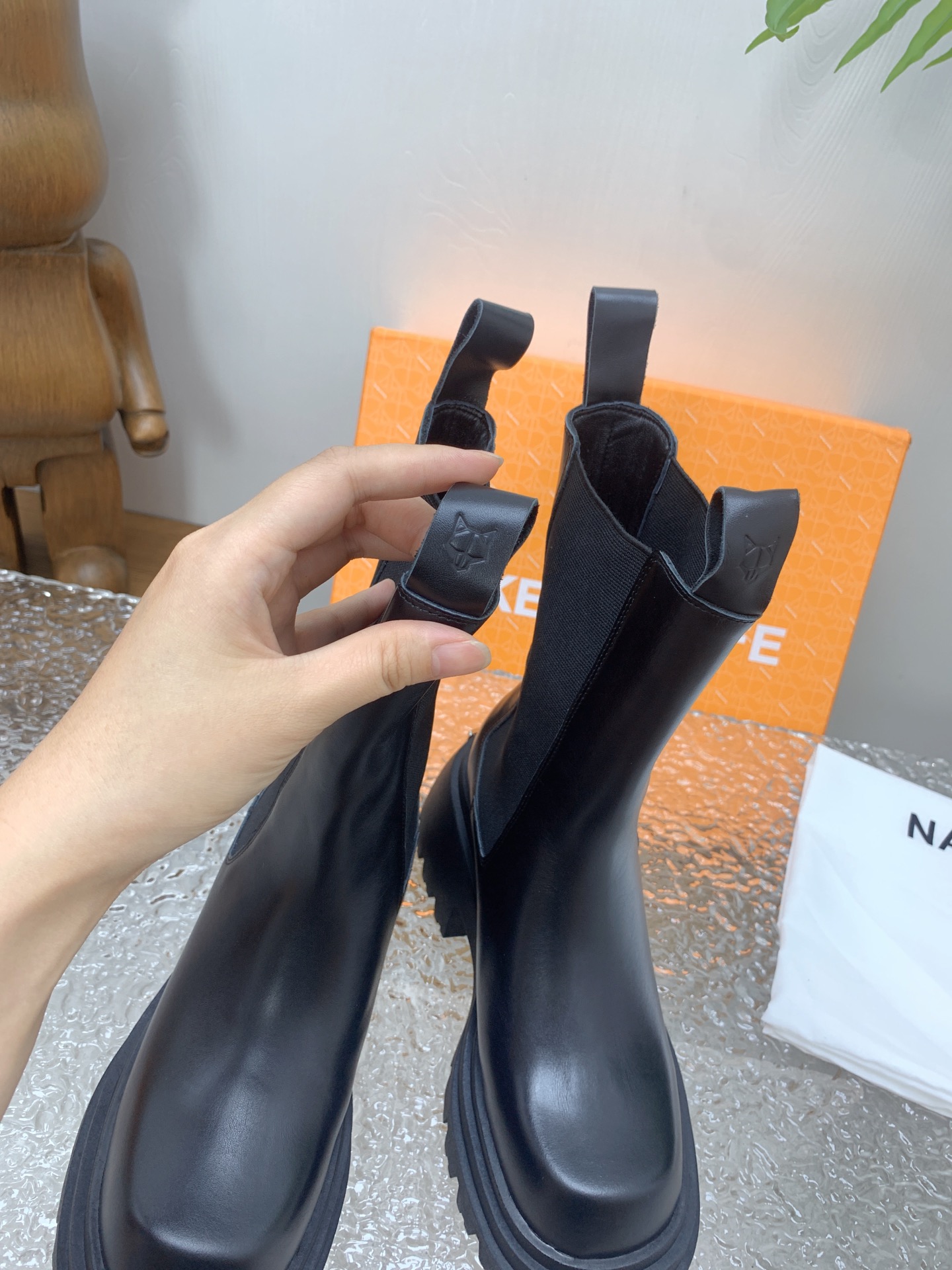 Ned Wolfe: Luxury London Fashion Designer Brand with Bold Shoe Designs - 图片 6