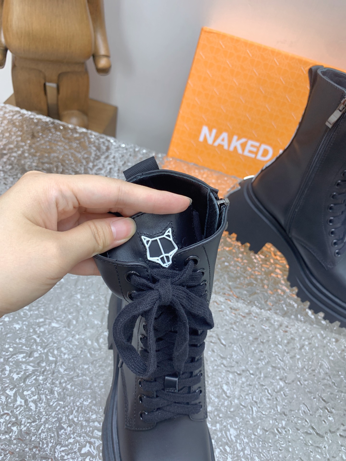 Ned Wolfe: Luxury London Fashion Brand with Bold Shoe Designs - 图片 6