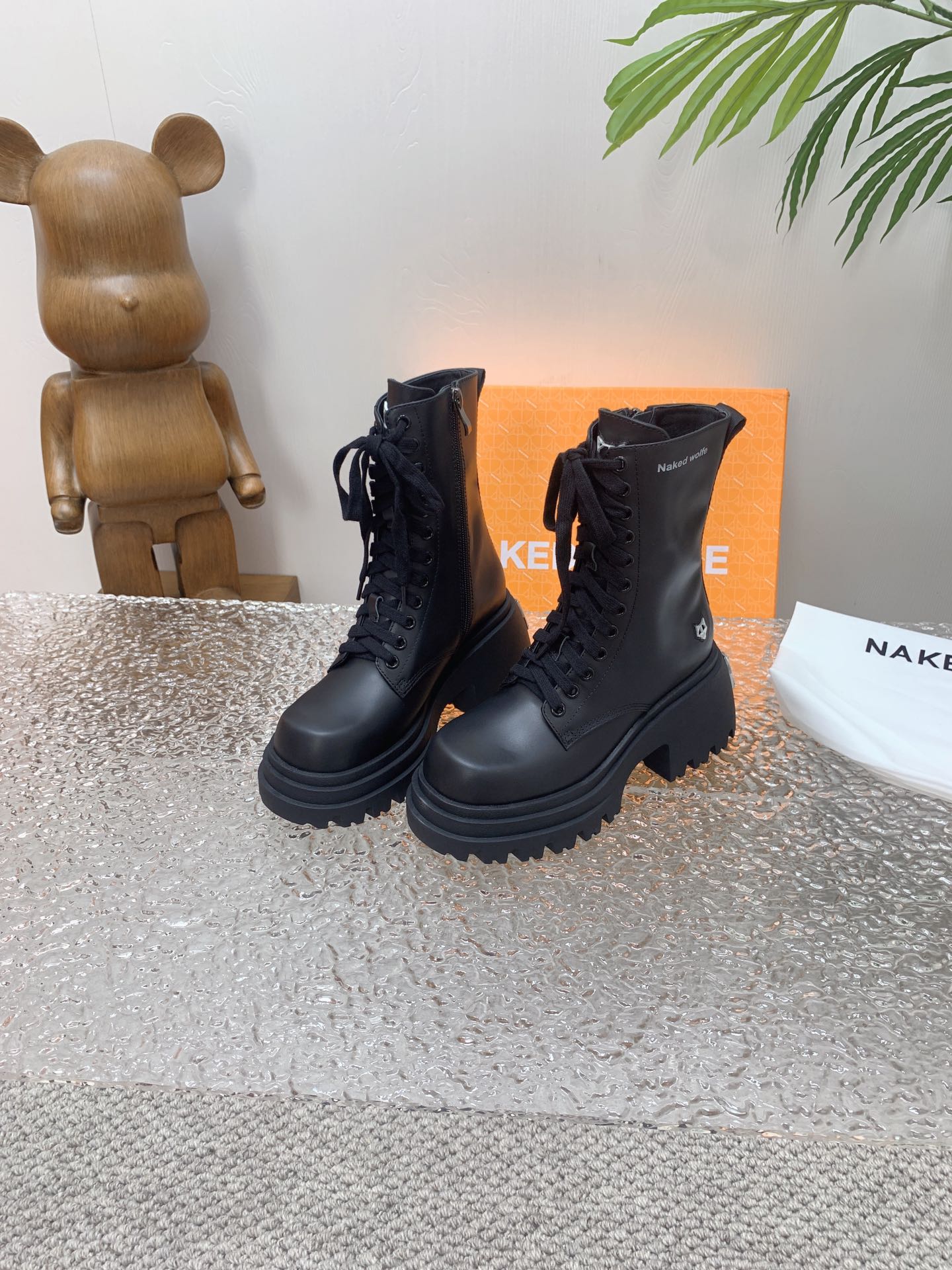 Ned Wolfe: Luxury London Fashion Brand with Bold Shoe Designs - 图片 7