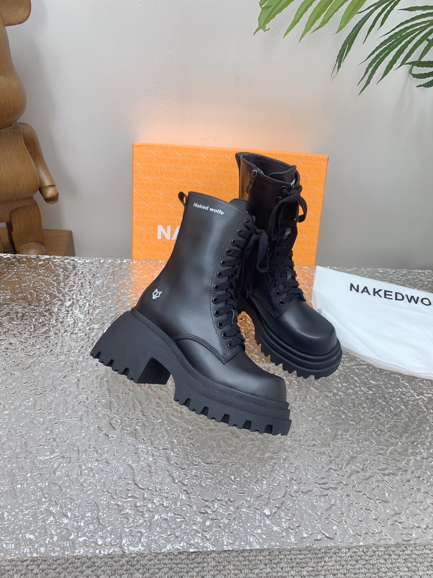 Ned Wolfe: Luxury London Fashion Brand with Bold Shoe Designs - 图片 3