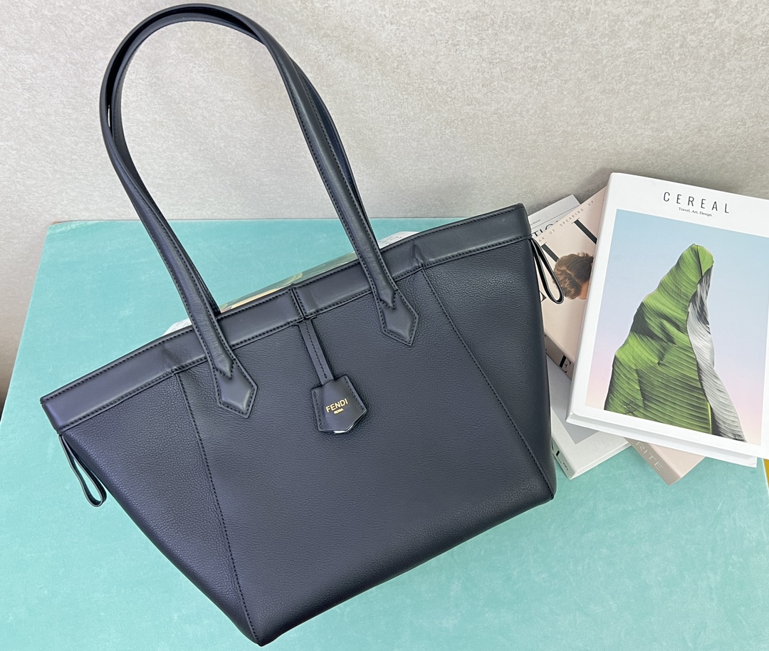 Fendi Product _dl2qfHggy4ceAG_2FGugSy5UfmV4zNe3OZMW2sw