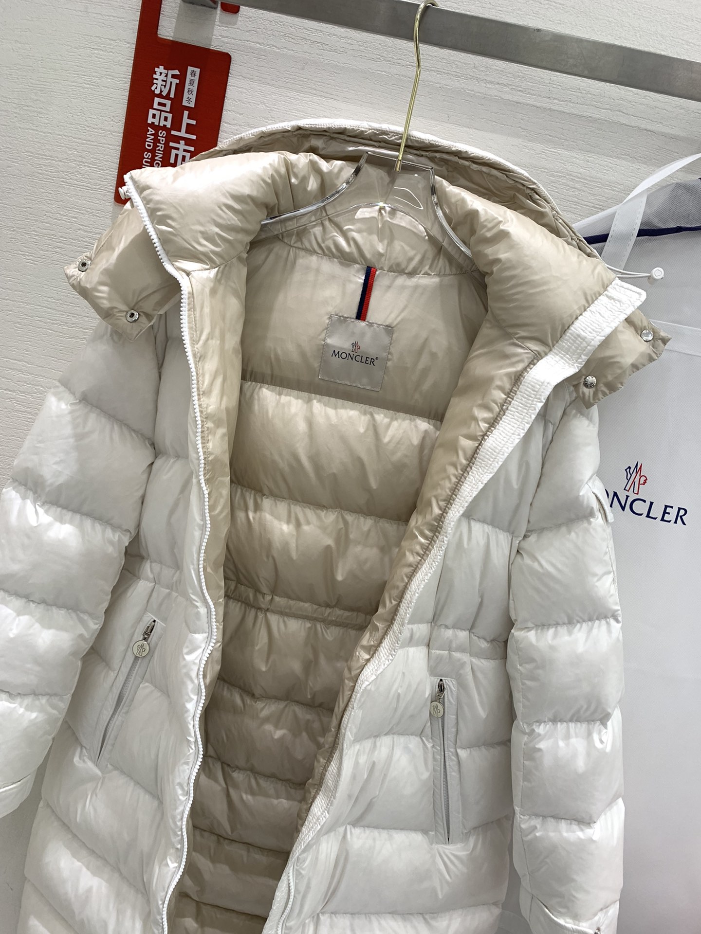 Moncler/蒙口春款女士MEILLON长款连帽羽绒服码数0-1-2-3颜色黑*白Meillon羽绒服