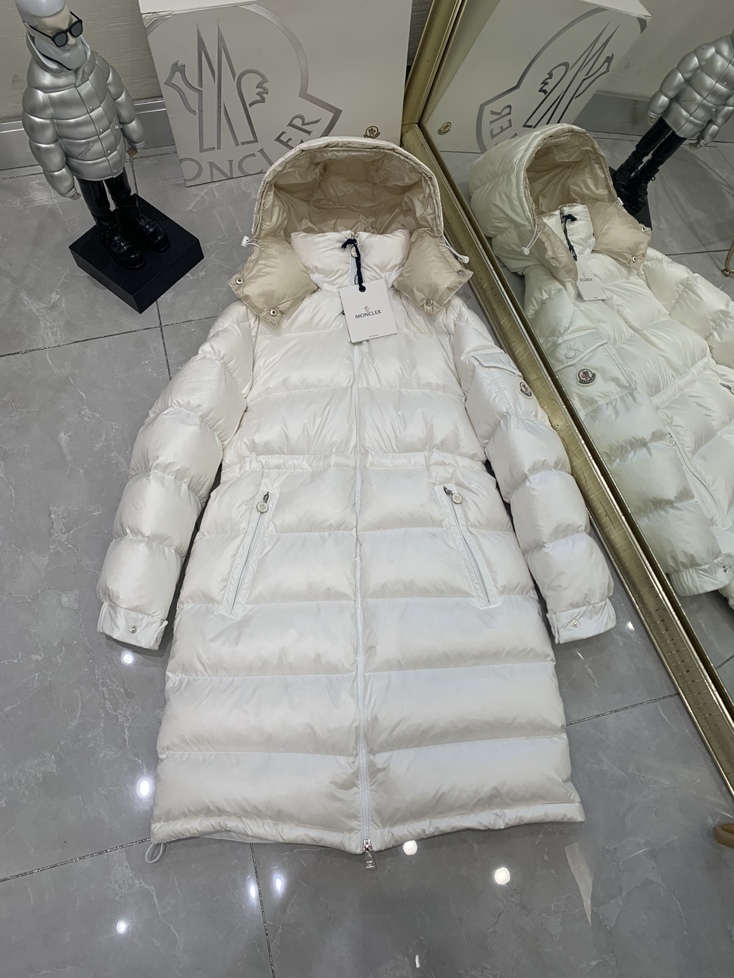 Moncler/蒙口春款女士MEILLON长款连帽羽绒服码数:0-1-2-3颜色:黑*白Meillon羽
