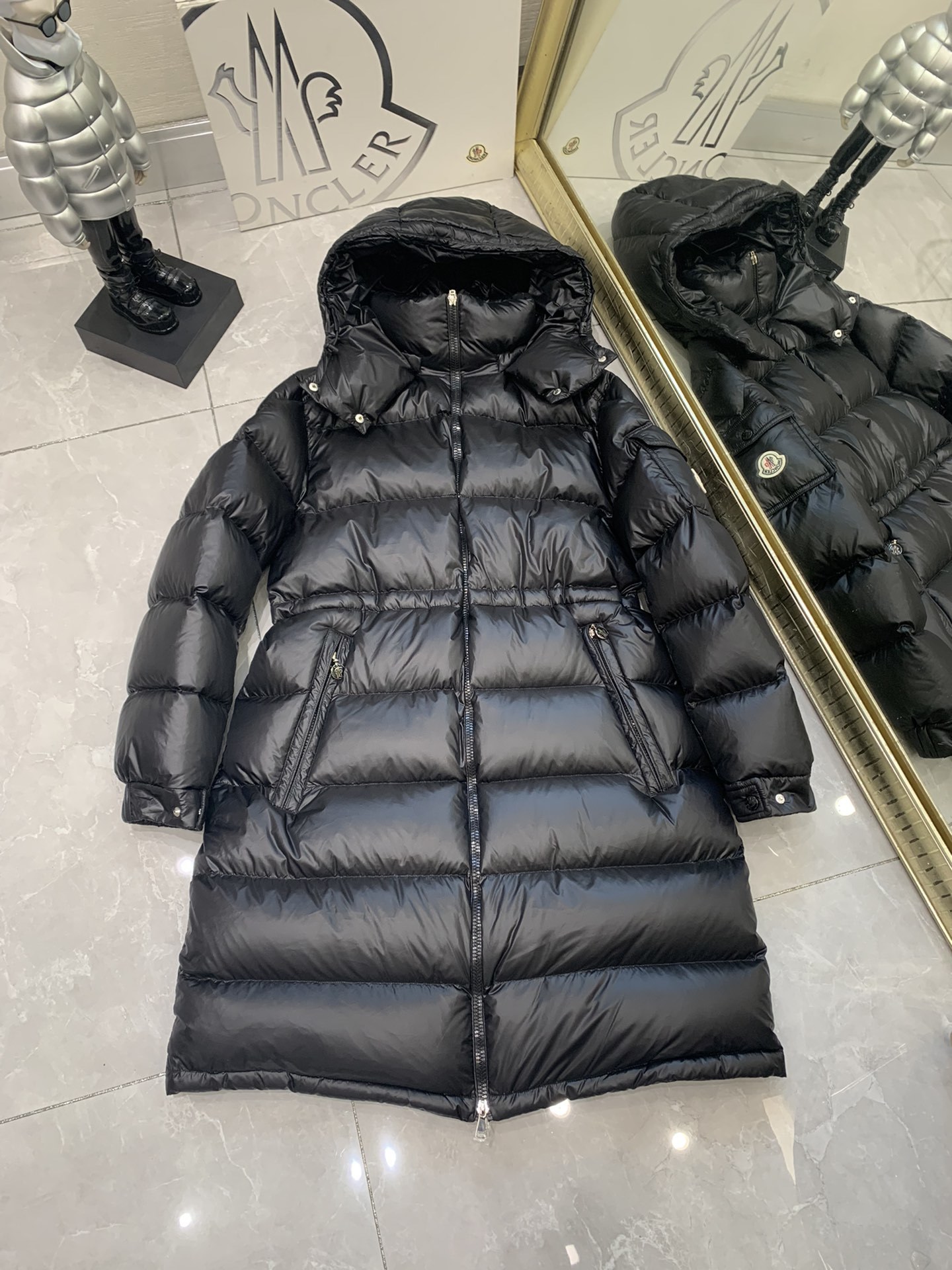 Moncler/蒙口春款女士MEILLON长款连帽羽绒服码数:0-1-2-3颜色:黑*白Meillon羽