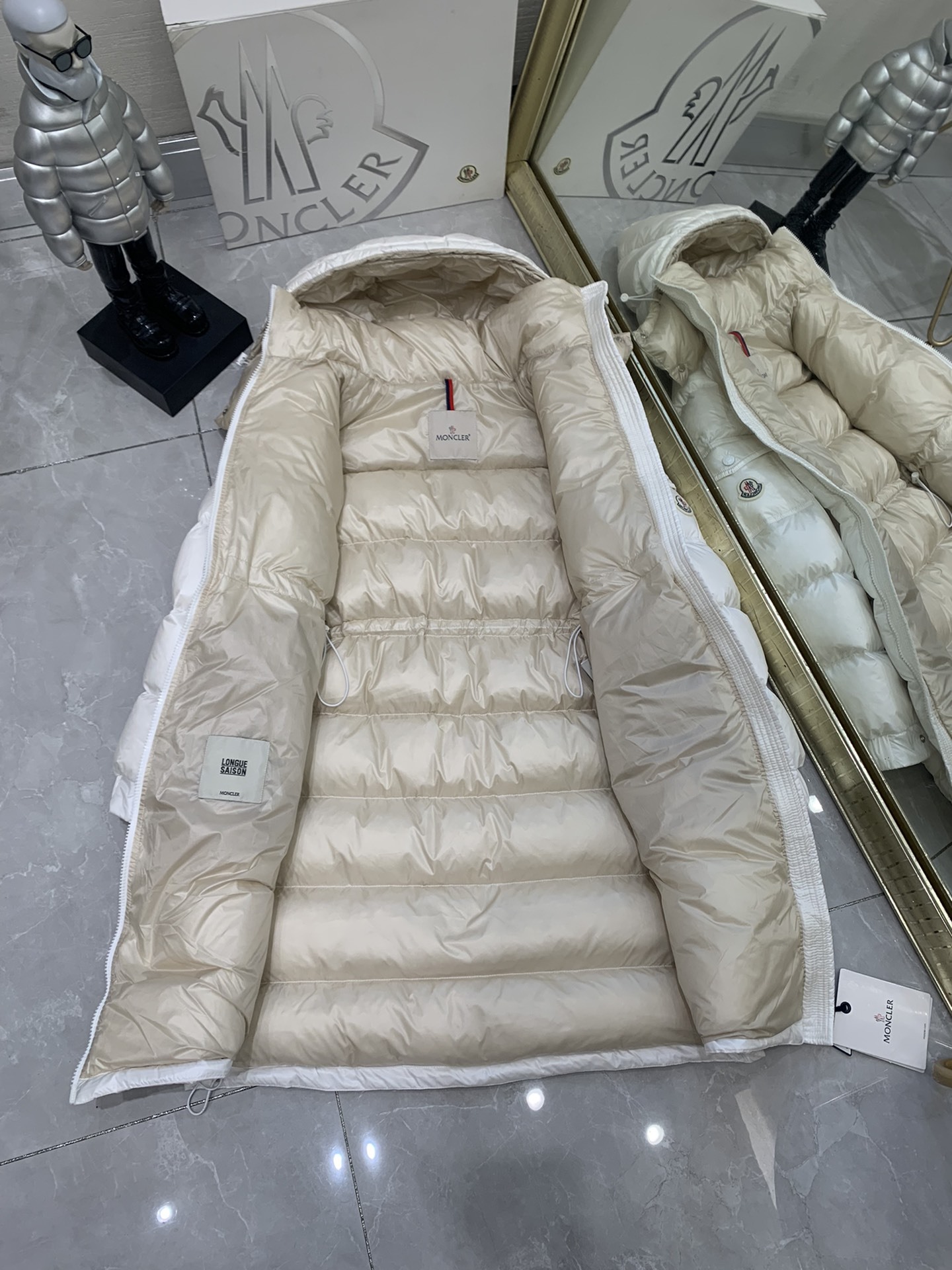 Moncler/蒙口春款女士MEILLON长款连帽羽绒服码数:0-1-2-3颜色:黑*白Meillon羽