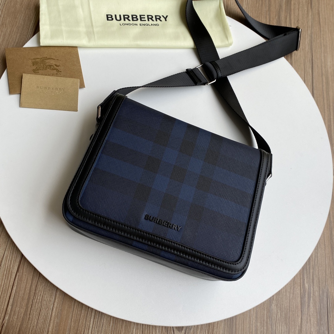 ,【B家顶级原单】精致立挺设计,装饰 Bur格纹,搭配皮革边饰和品牌徽标。尺寸:25.5 x 6.5 x