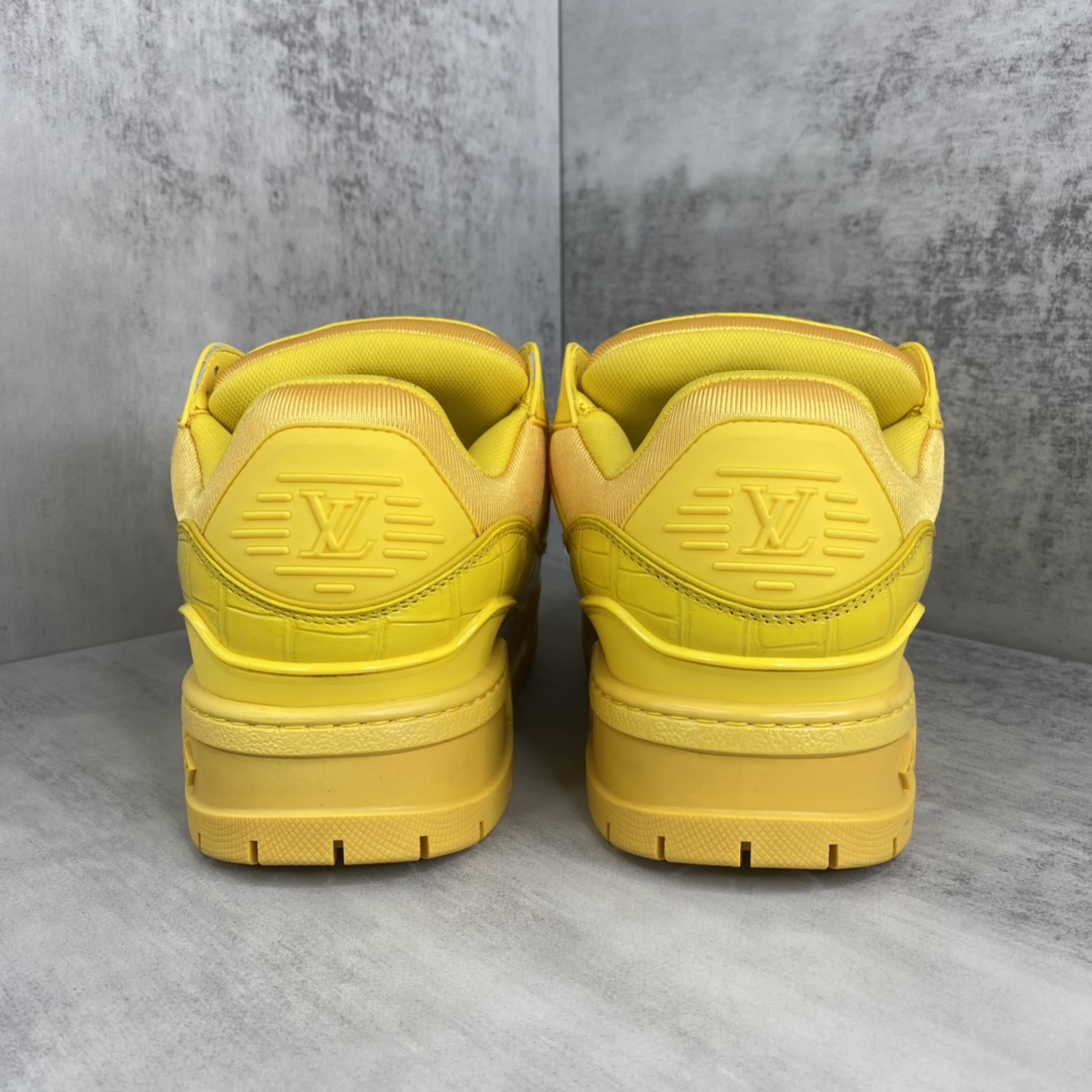 Louis Vuitton 新款上架 LV Louis Vuitton 23S走秀款Trainer 胖丁面包滑板鞋 独家开模暗花老花串珠