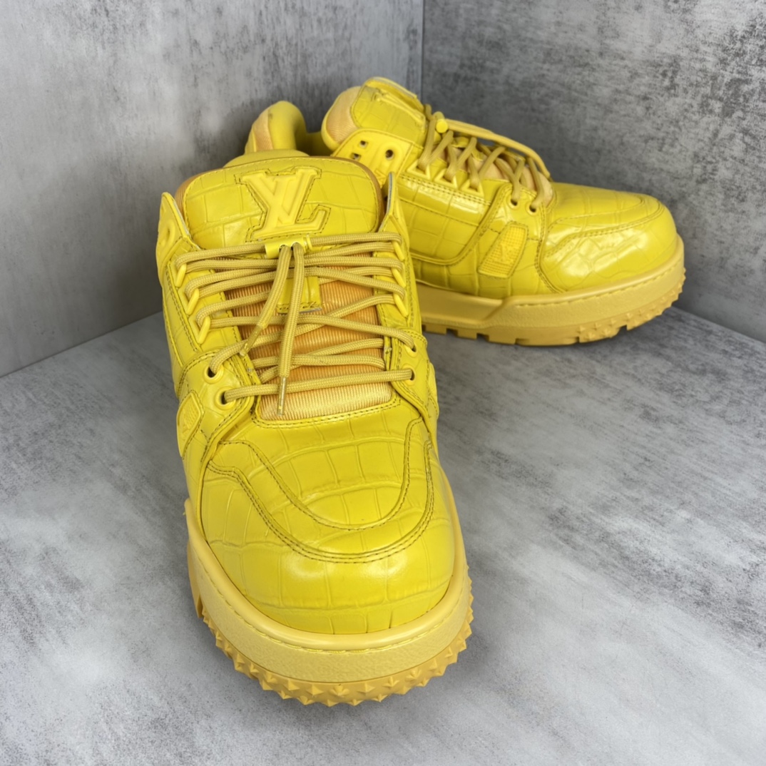Louis Vuitton 新款上架 LV Louis Vuitton 23S走秀款Trainer 胖丁面包滑板鞋 独家开模暗花老花串珠
