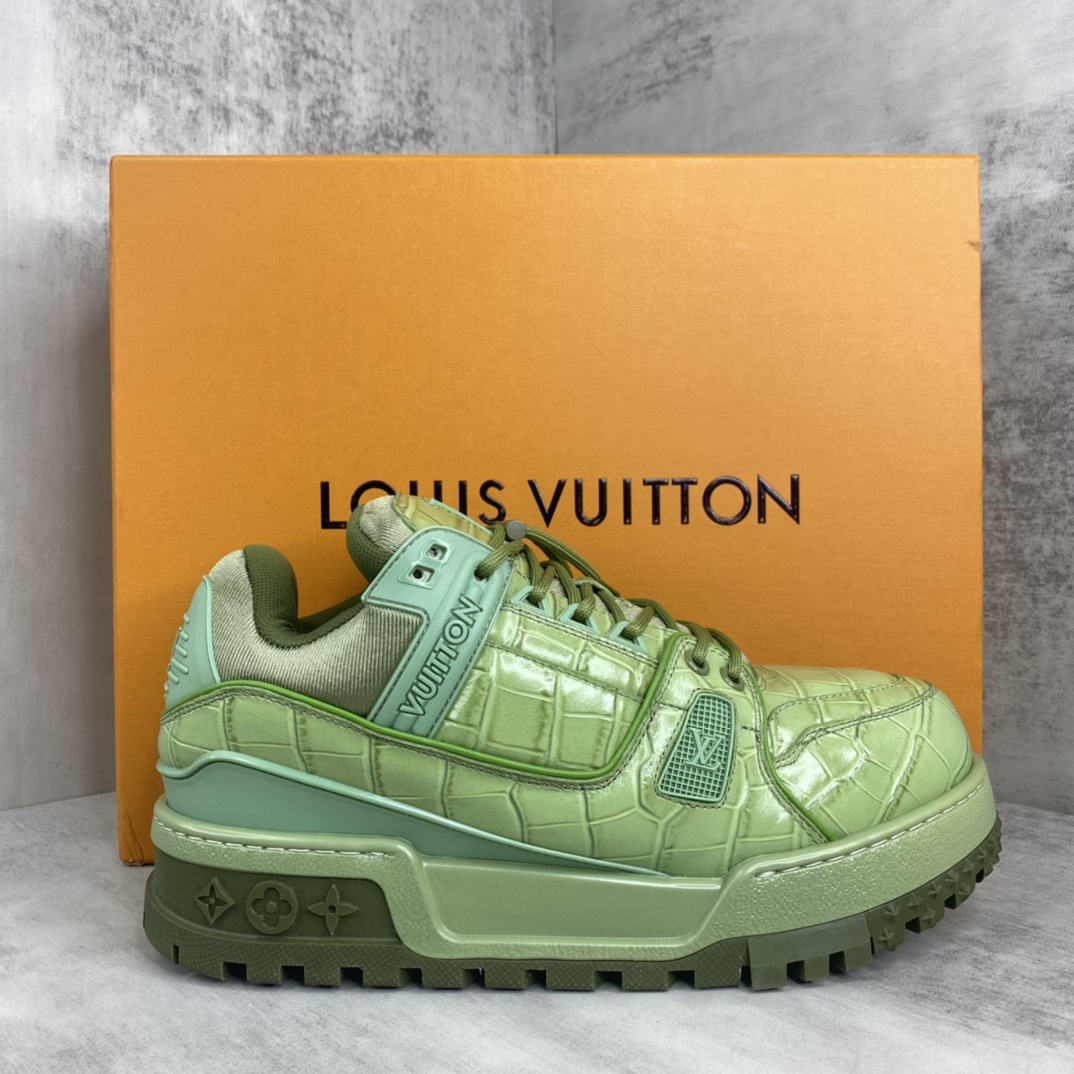 Louis Vuitton 新款上架 LV Louis Vuitton 23S走秀款Trainer 胖丁面包滑板鞋 独家开模暗花老花串珠