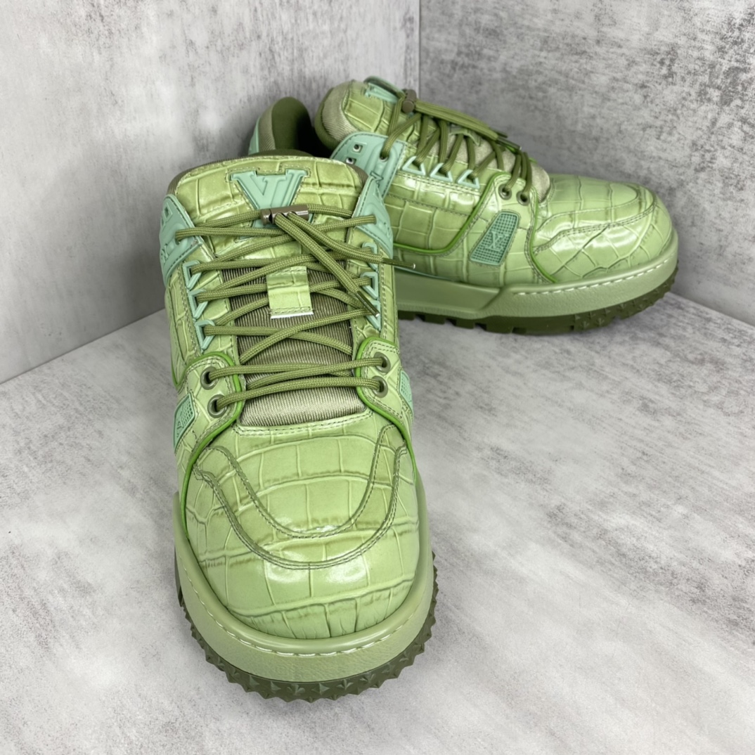 Louis Vuitton 新款上架 LV Louis Vuitton 23S走秀款Trainer 胖丁面包滑板鞋 独家开模暗花老花串珠