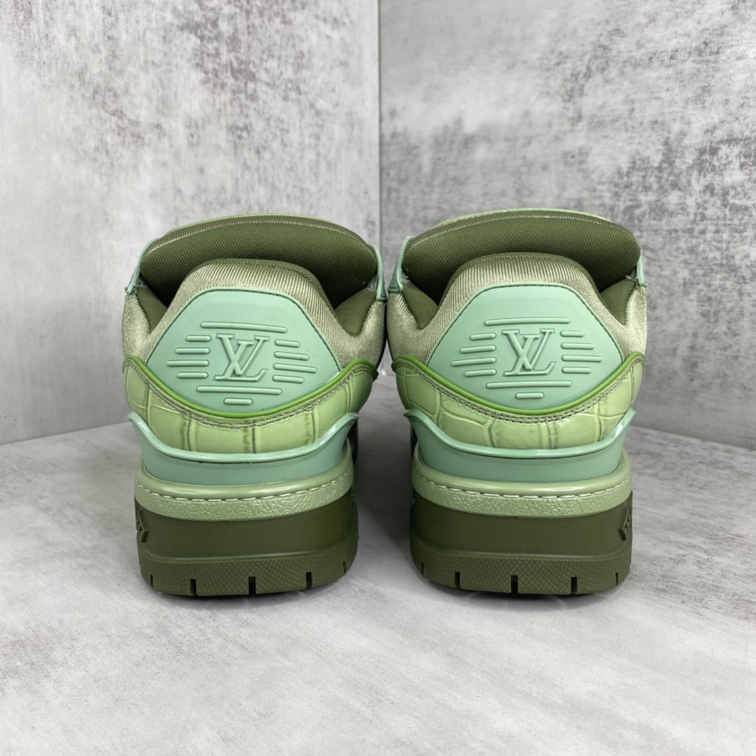 Louis Vuitton 新款上架 LV Louis Vuitton 23S走秀款Trainer 胖丁面包滑板鞋 独家开模暗花老花串珠
