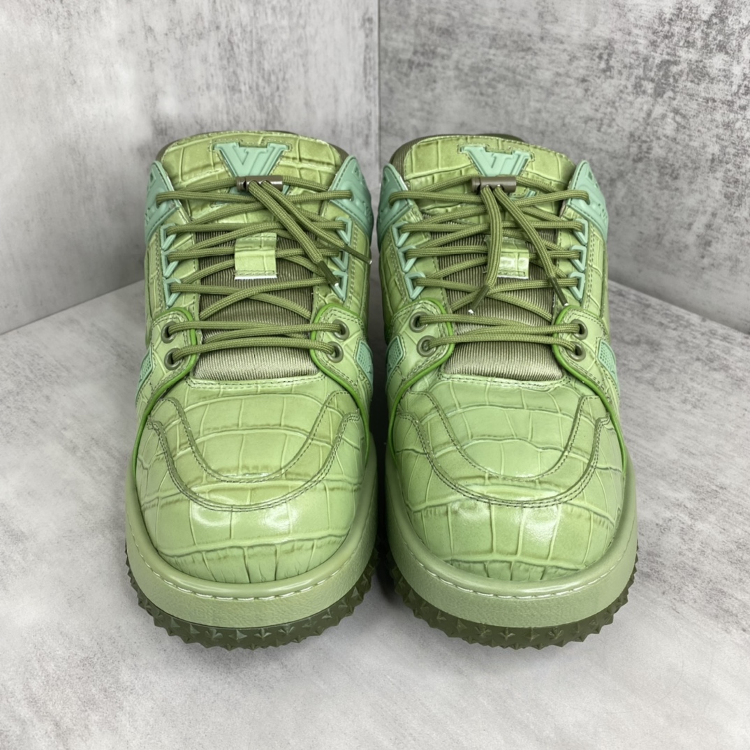 Louis Vuitton 新款上架 LV Louis Vuitton 23S走秀款Trainer 胖丁面包滑板鞋 独家开模暗花老花串珠