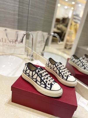 Valentino Shoes Sneakers Unisex TPU Low Tops