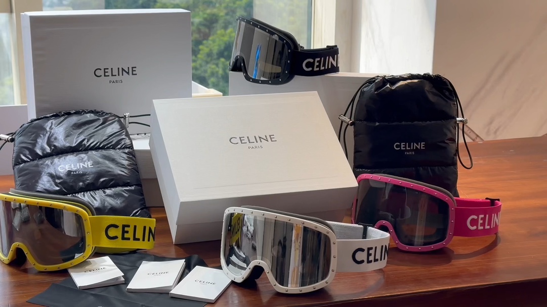 An essential accessory for winter sports, these CELINE ski goggles - Comprehensive