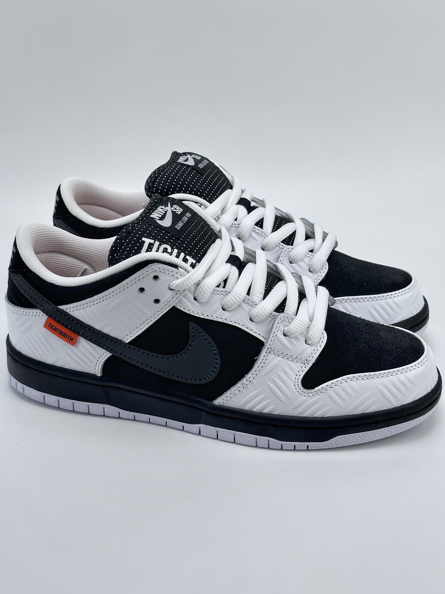 260 Nike SB Dunk Low x TIGHTBOOTH 联名反转黑白熊猫 FD2629-100