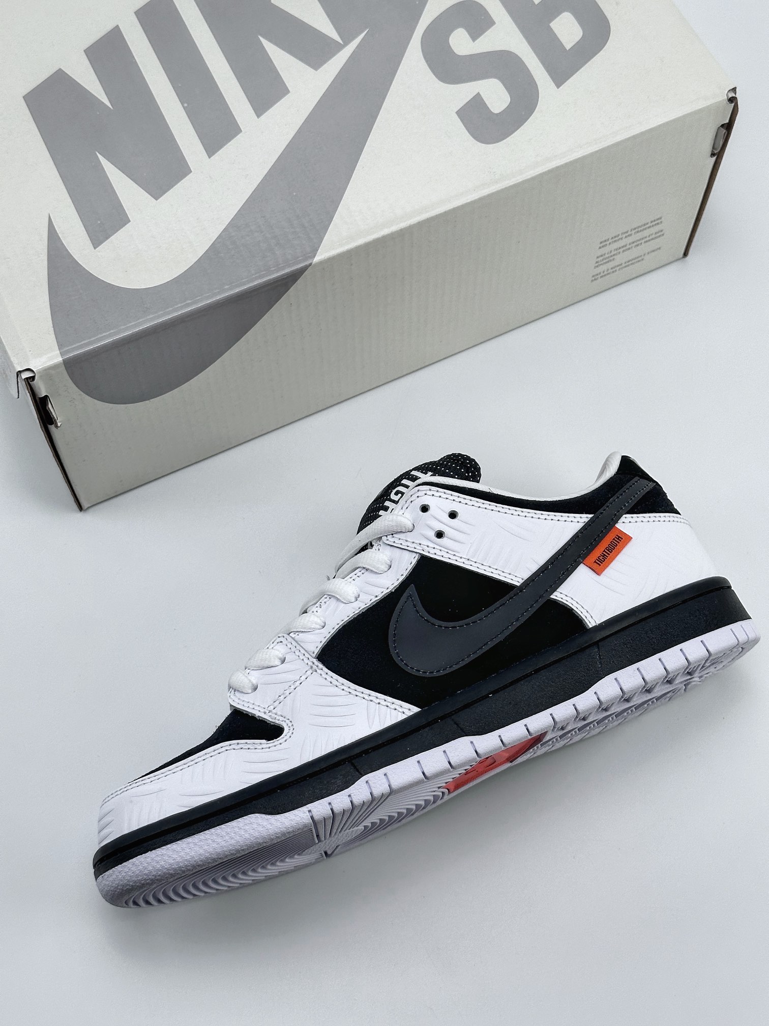 Nike SB Dunk Low x TIGHTBOOTH joint reverse black and white panda FD2629-100