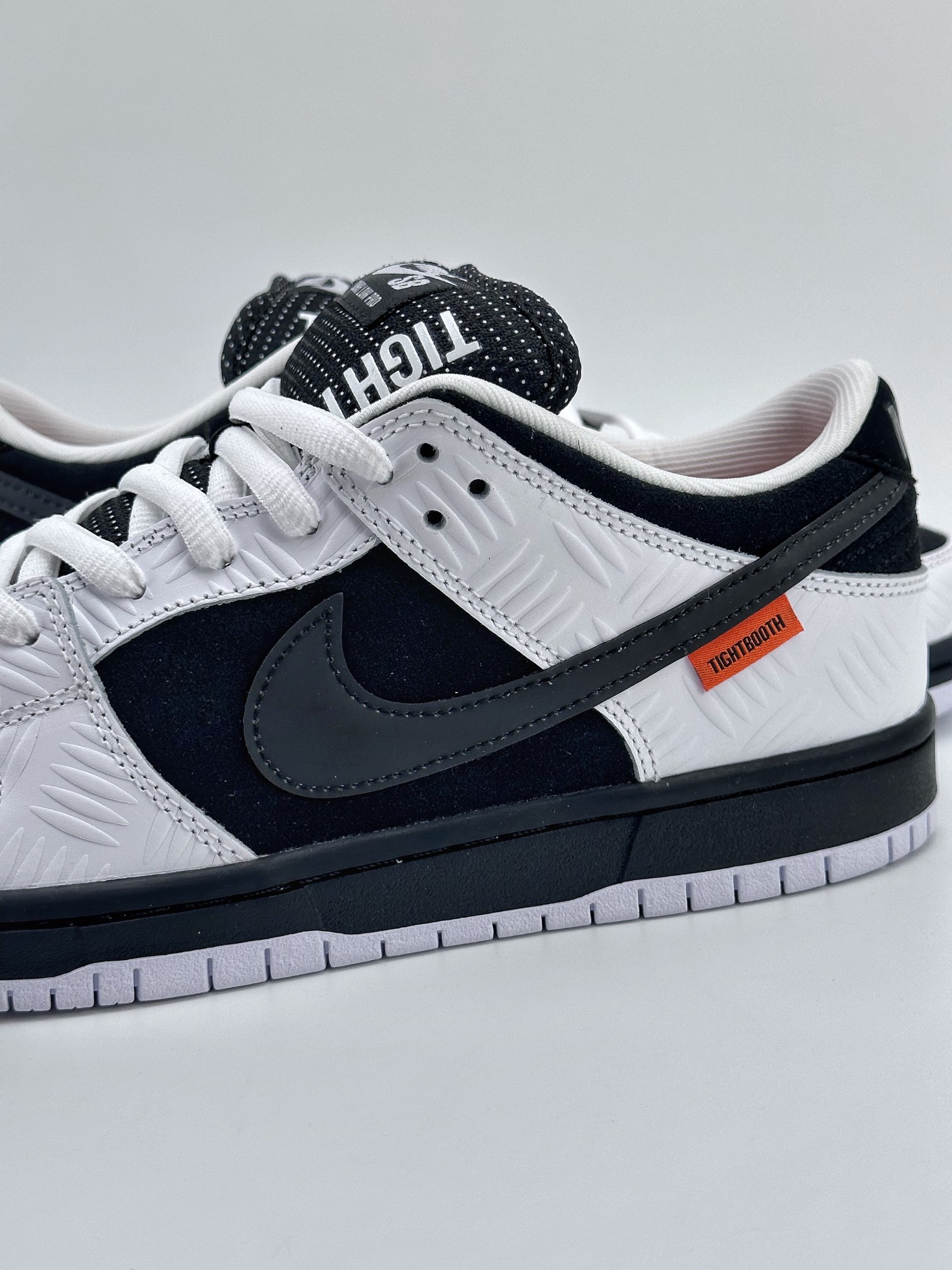 260 Nike SB Dunk Low x TIGHTBOOTH 联名反转黑白熊猫 FD2629-100