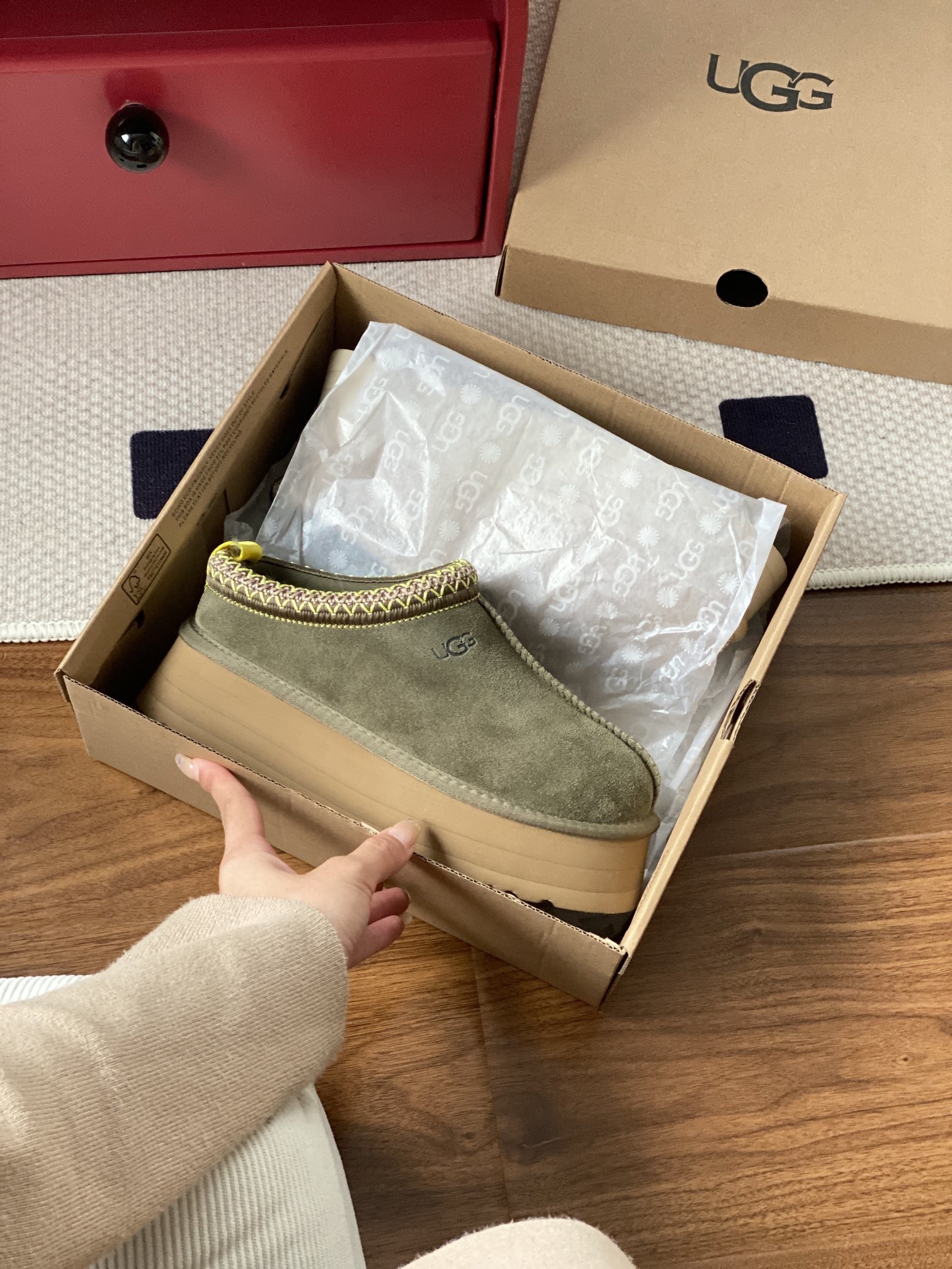 细节图  🔥双11预热特惠🔥CX专供 独家纯原 【UGG】原xx 新民族风 半拖厚底4cm 2553 UGG 官网款👍23ss升级厚底民族风内里全羊毛🐏厚底松糕增高又显腿长❕栗色温柔经典又百搭🫶🏻颜色:栗色、橄榄绿、黑色、芥菜籽