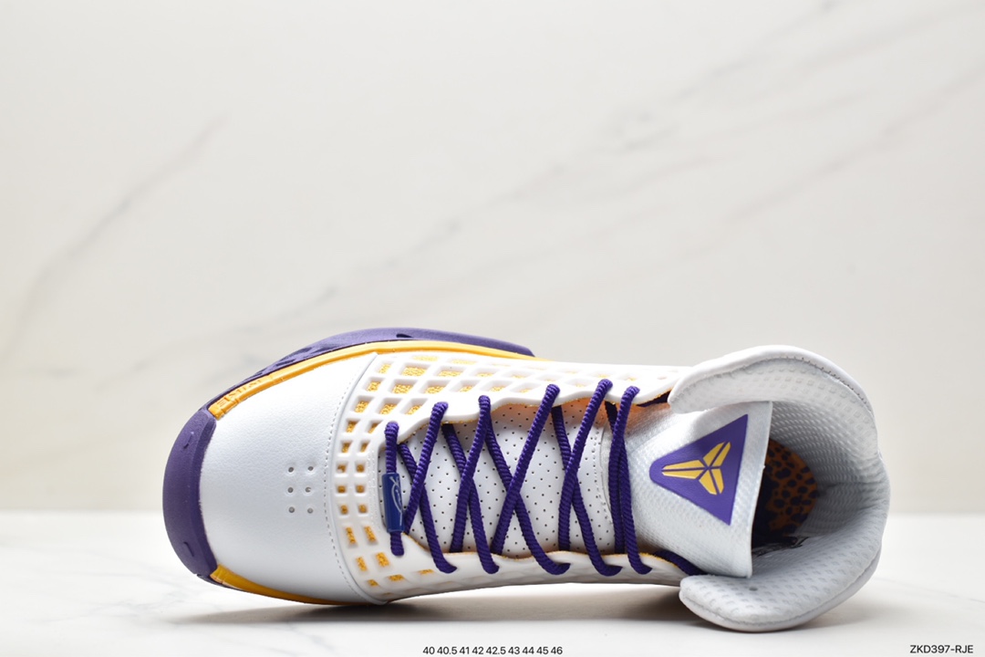 Tribute to Kobi, the first edition of Nike Zoom Kobe 3 Protro, Kobe's third generation Nike Zoom Kobe 3 was released in 2008 318090-151