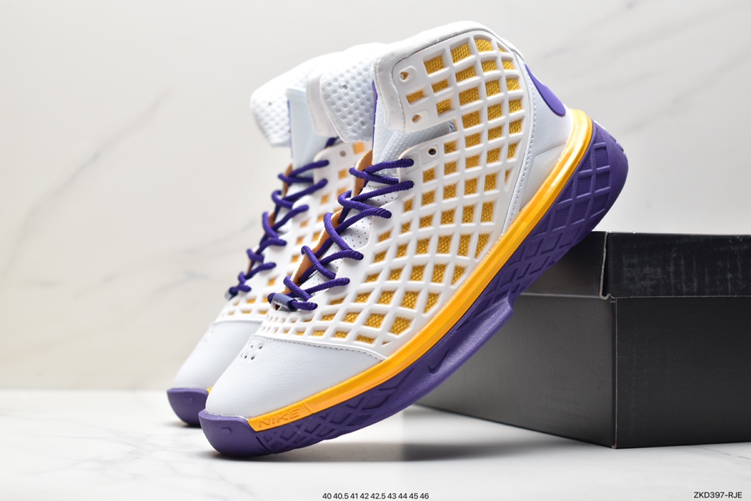 Tribute to Kobi, the first edition of Nike Zoom Kobe 3 Protro, Kobe's third generation Nike Zoom Kobe 3 was released in 2008 318090-151