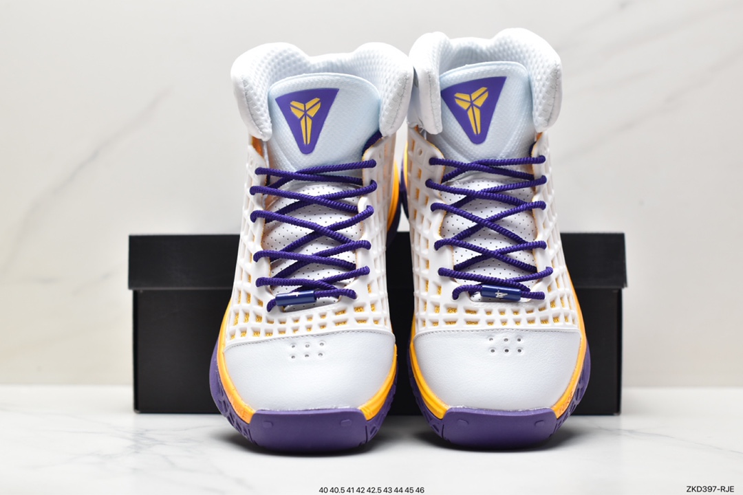 Tribute to Kobi, the first edition of Nike Zoom Kobe 3 Protro, Kobe's third generation Nike Zoom Kobe 3 was released in 2008 318090-151