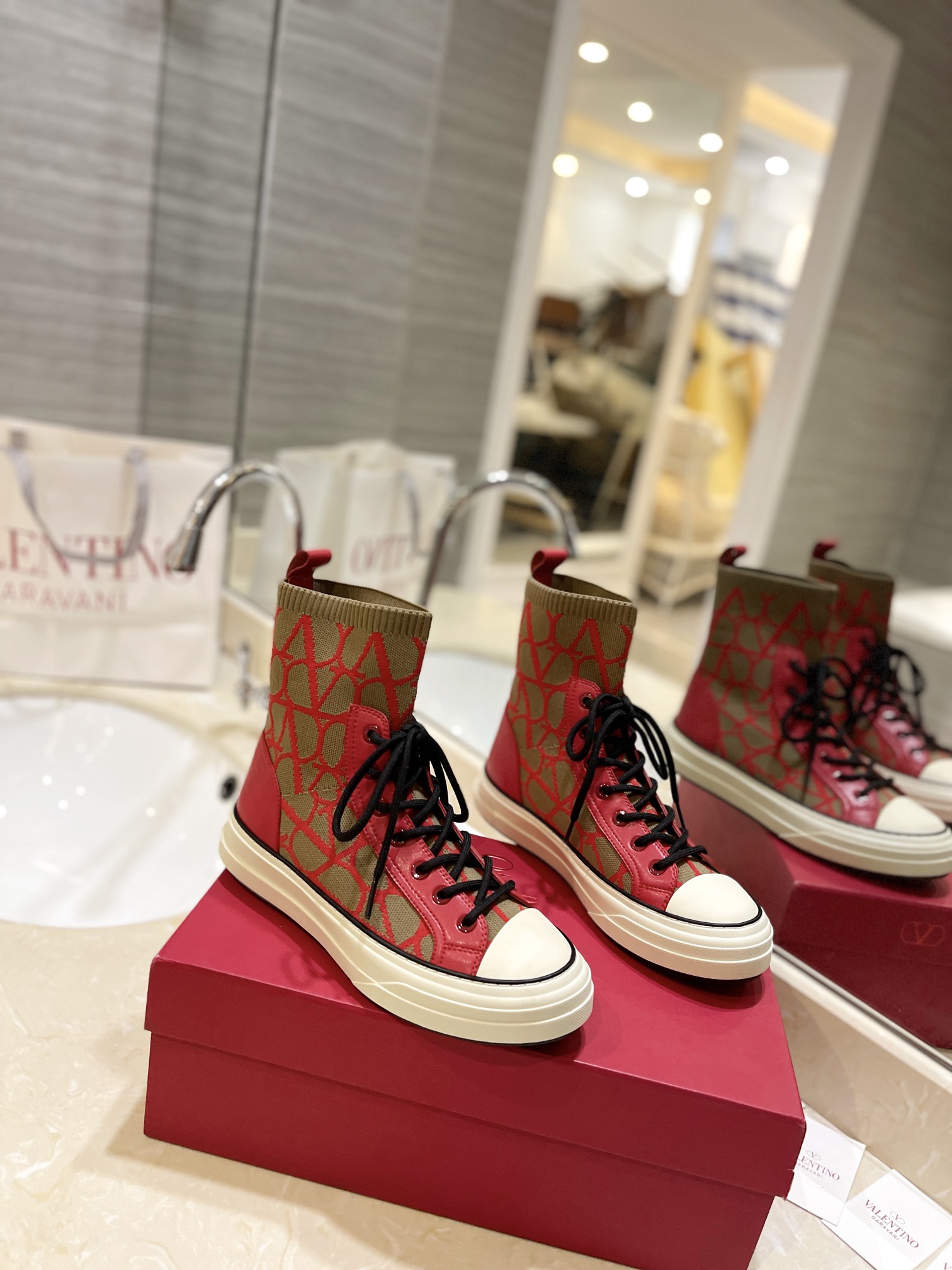 Customize The Best Replica
 Valentino Shoes Sneakers Knitting TPU Sweatpants