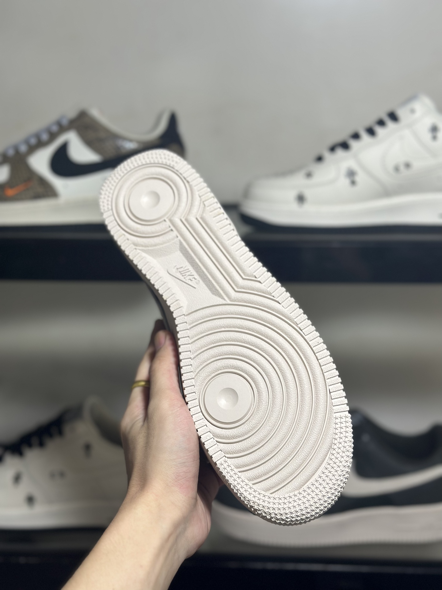 NikeAirForce1Low黑浅