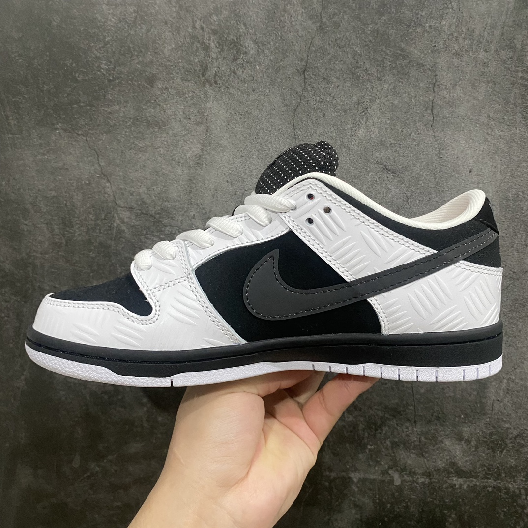 [Pure original gt version] Tightbooth x Nk SB Dunk joint model reverse panda SB low-top casual sports skateboard shoes FD2629-100