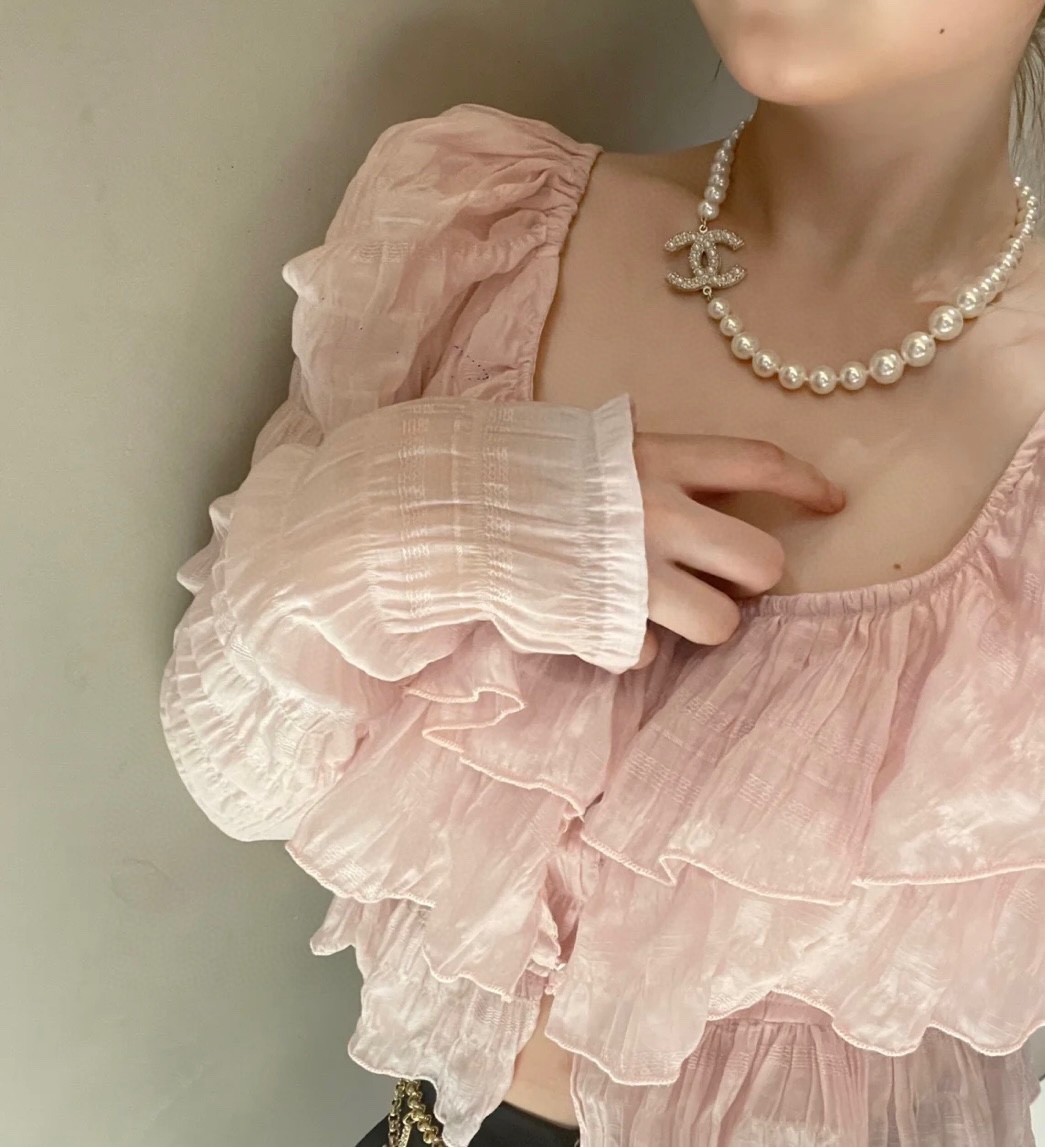  高品质 细节如图  项链是100周年纪念限量版，真不是有钱就能买到的，全部采用施华洛世奇珍珠，绝非市面