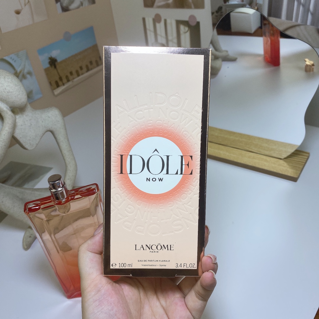 85💰原单品质
LANCOME兰蔻23版是我偶像密语NOW花香浓香水100ML
浓香水EDP
前调：伊斯帕塔玫瑰佛手柑
中调:兰花和茉莉花
基调:香草
是一款花香型香水,
由三种主调混合而成的,
它以来自土耳其伊斯帕尔
塔的玫瑰净油的玫瑰香味
开场,引向粉感的兰花中心。
奶油味的香草基调为
整体香气增添了一丝甜美
和性感。
