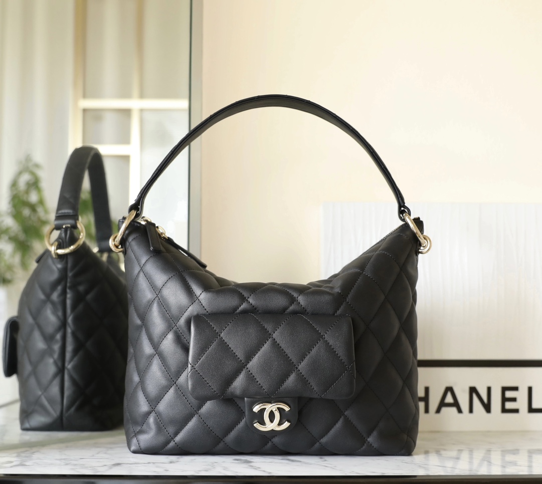 Chanel Fashion
 Crossbody & Shoulder Bags Black Gold Hardware Calfskin Cowhide Fall/Winter Collection