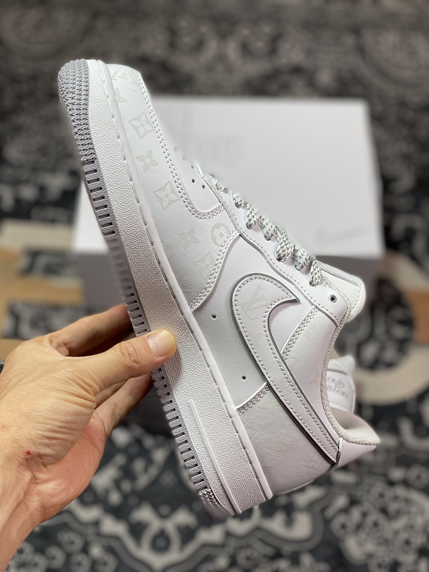 Louis Vuitton x Nike Air Force 1 07 LV8 Low ”White/Grey/LV Monogram” Air Force One sneakers ”Leather White Light Gray LV Monogram Luminous” CW2288-111