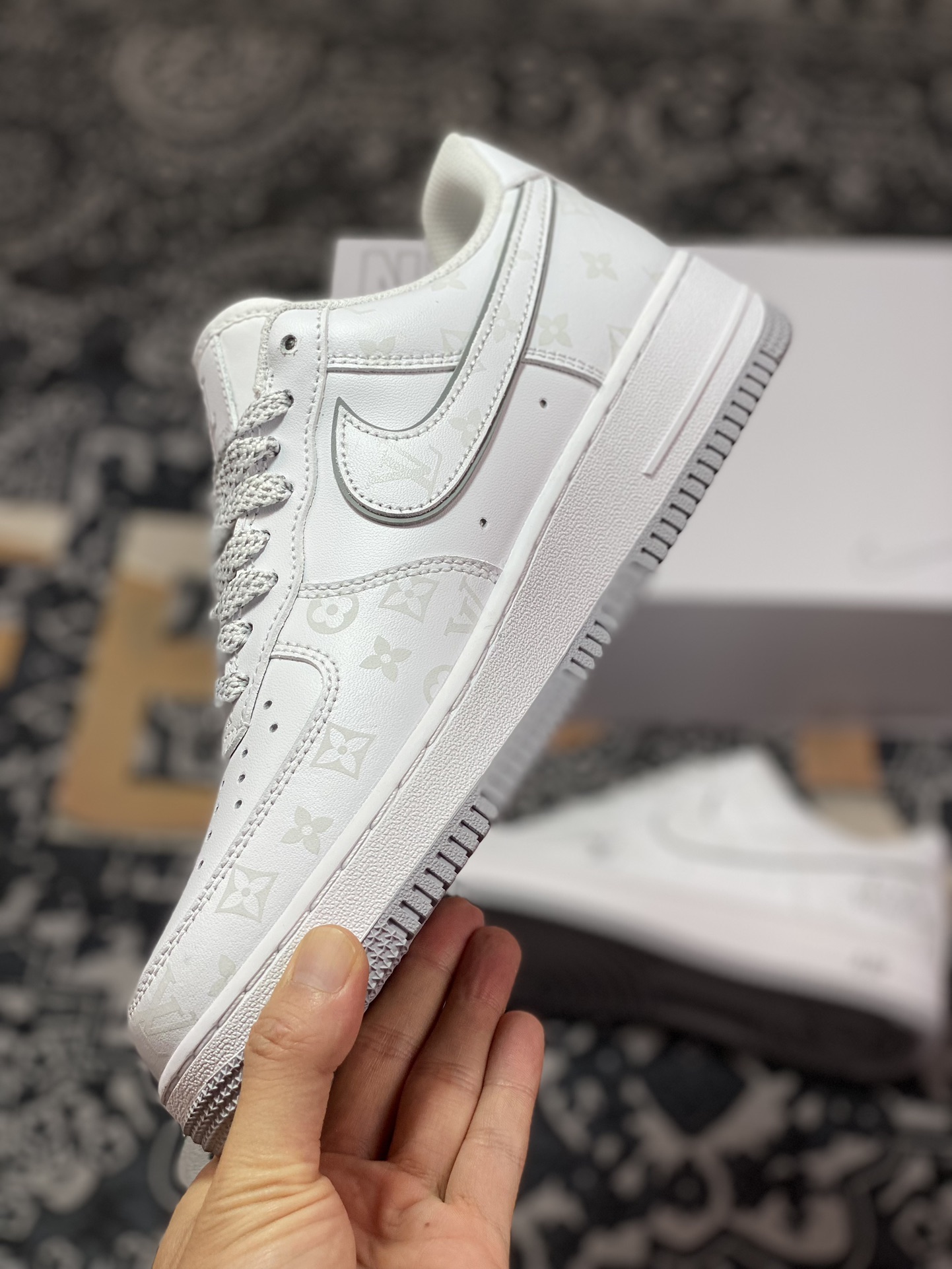 Louis Vuitton x Nike Air Force 1 07 LV8 Low ”White/Grey/LV Monogram” Air Force One sneakers ”Leather White Light Gray LV Monogram Luminous” CW2288-111