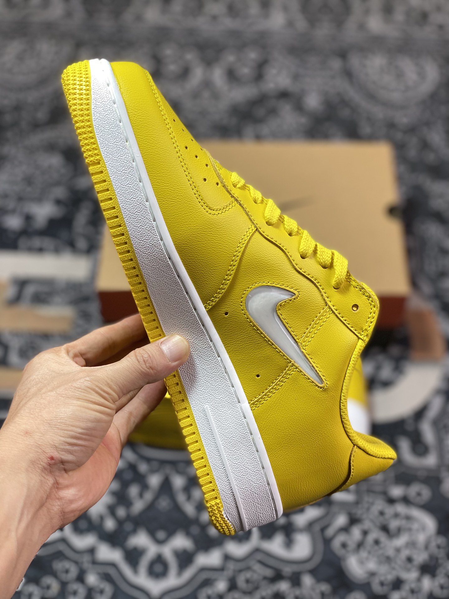 Nike Air Force 1'07 Low Retro ”Color of the Month Yellow Jewel” Air Force One Sneakers ”Leather Yellow and White Liquid Hook” FJ1044-700