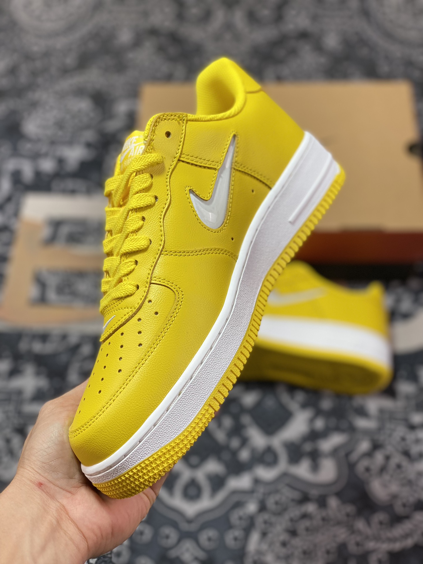 Nike Air Force 1'07 Low Retro ”Color of the Month Yellow Jewel” Air Force One Sneakers ”Leather Yellow and White Liquid Hook” FJ1044-700