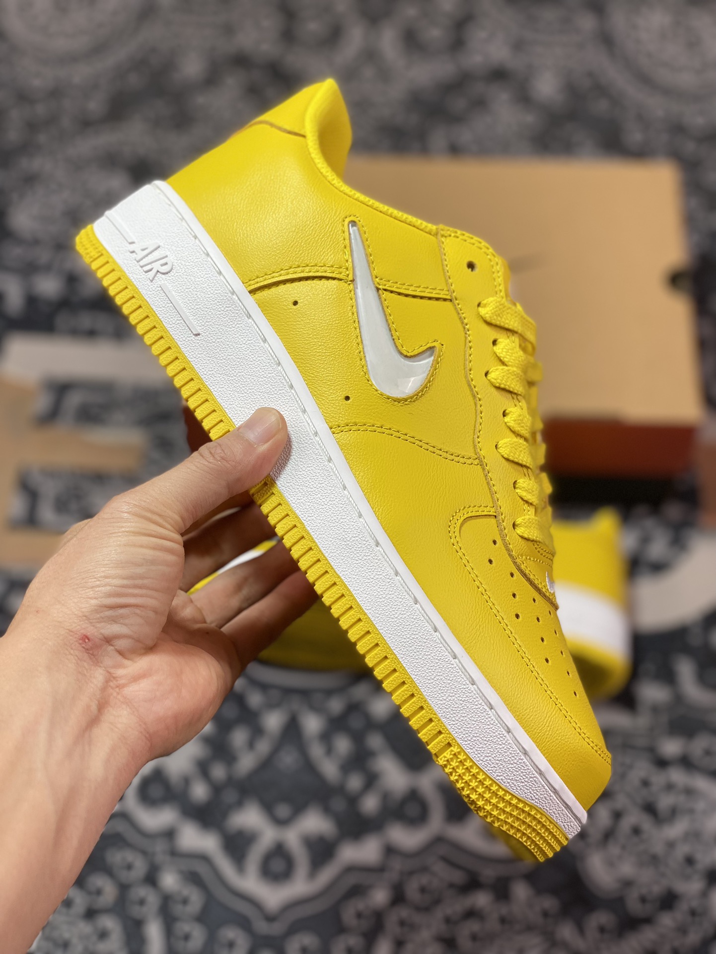 Nike Air Force 1'07 Low Retro ”Color of the Month Yellow Jewel” Air Force One Sneakers ”Leather Yellow and White Liquid Hook” FJ1044-700