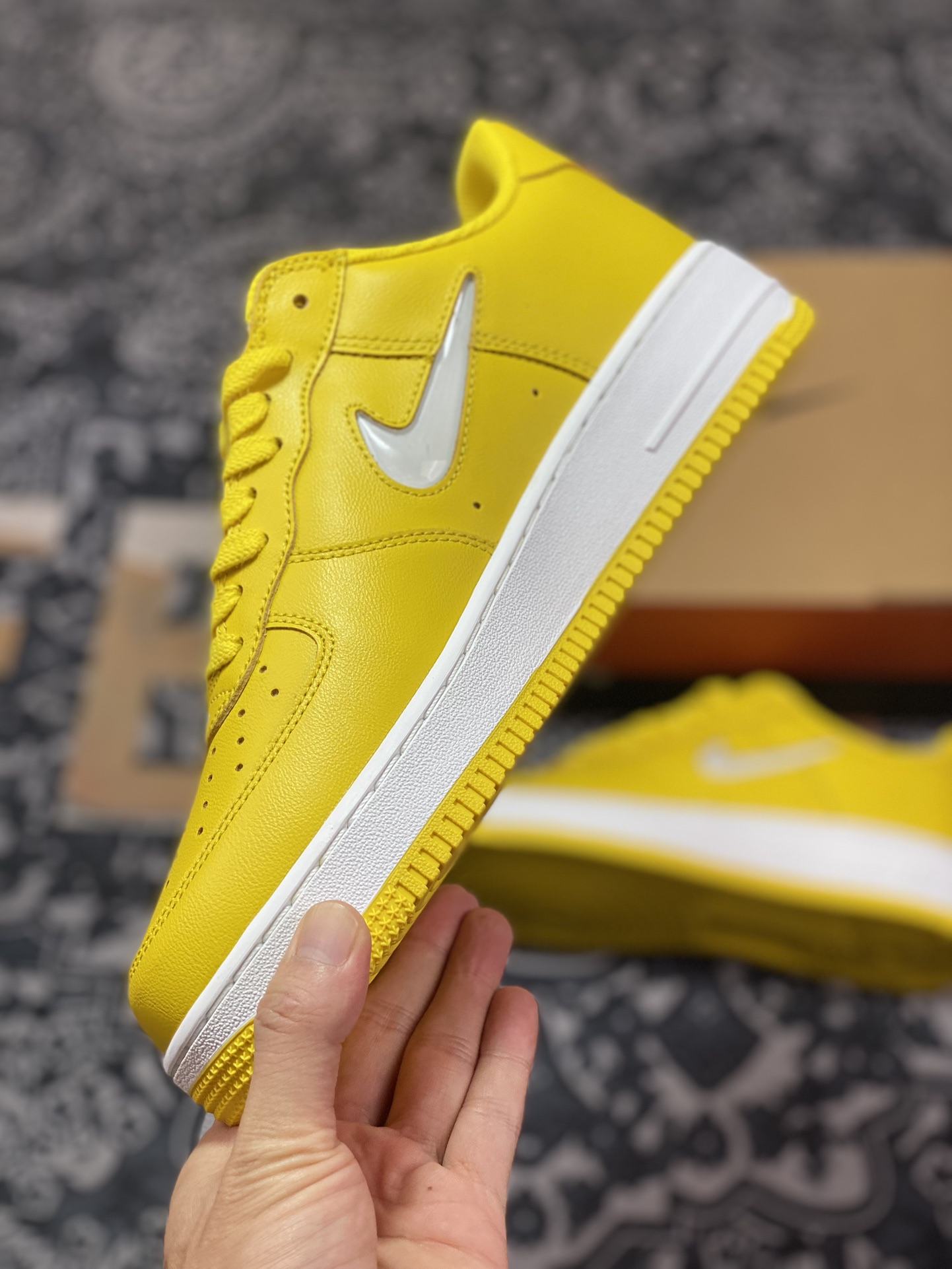 Nike Air Force 1'07 Low Retro ”Color of the Month Yellow Jewel” Air Force One Sneakers ”Leather Yellow and White Liquid Hook” FJ1044-700