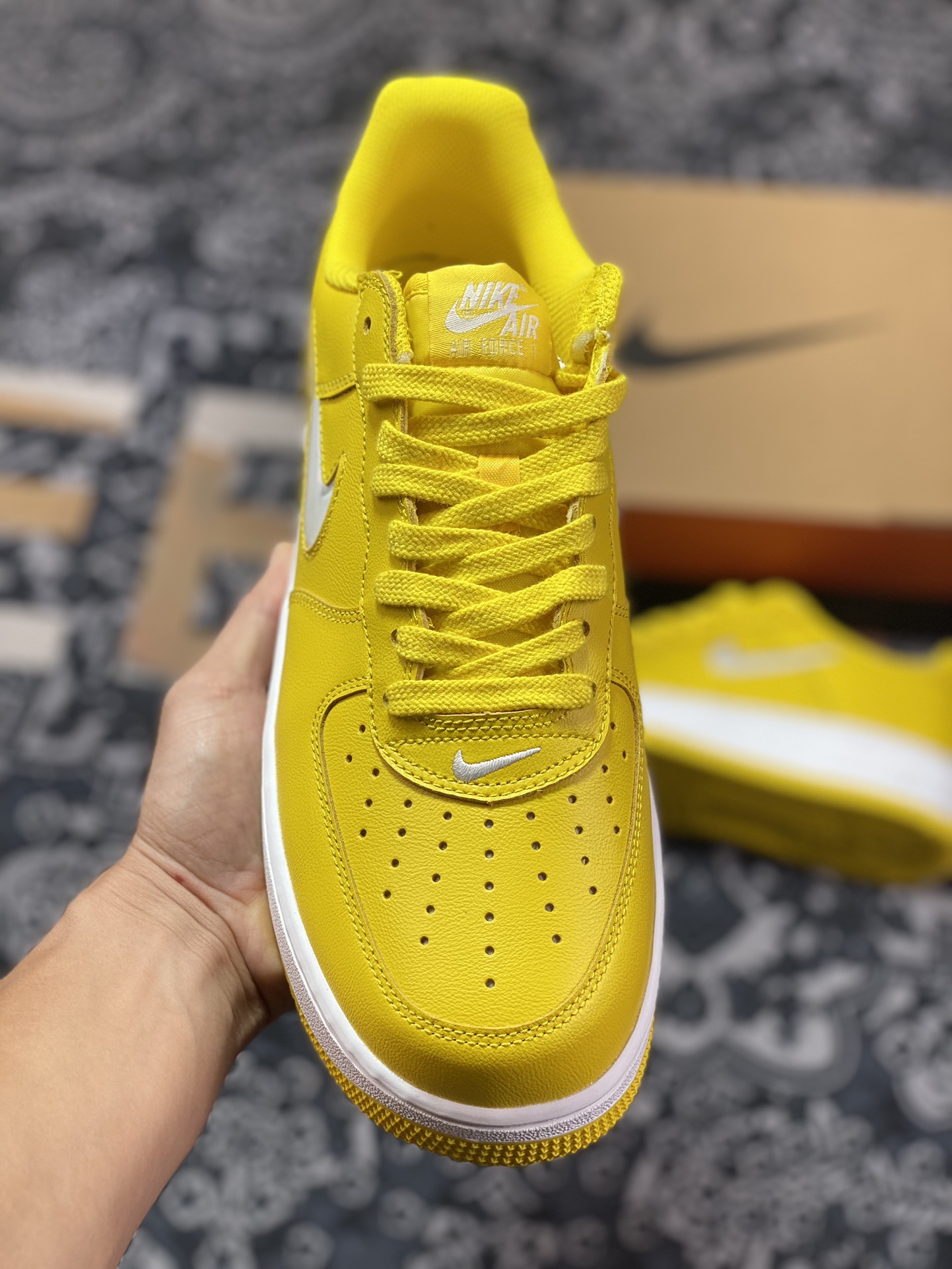 Nike Air Force 1'07 Low Retro ”Color of the Month Yellow Jewel” Air Force One Sneakers ”Leather Yellow and White Liquid Hook” FJ1044-700