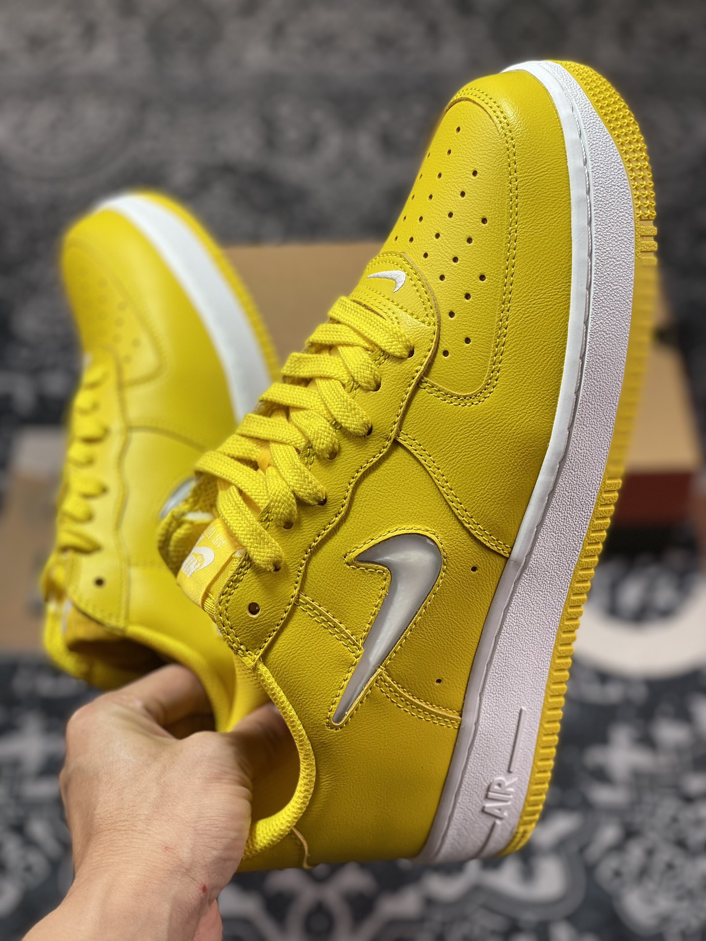 Nike Air Force 1'07 Low Retro ”Color of the Month Yellow Jewel” Air Force One Sneakers ”Leather Yellow and White Liquid Hook” FJ1044-700