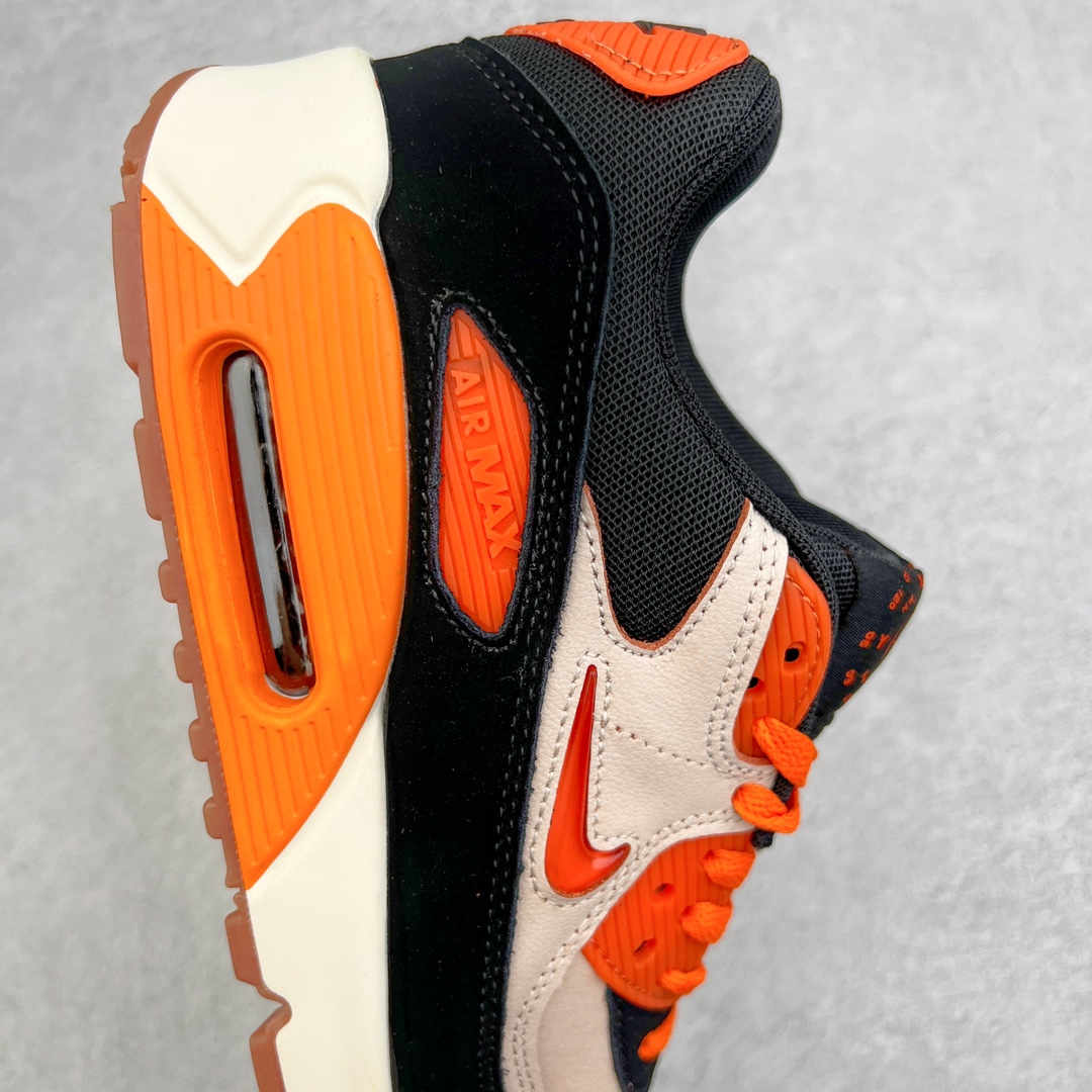 图片[6]-＃MX版 NK Air MAX 90 气垫复古减震跑步鞋 CJ6011-100 经典重温 独家陆续补货 外单专供大厂出品 品质稳定 一百余色 终端操作 Air Max 90于1990年推出 来自Air Max系列 在Air Max 1的基础上改进而得 增加了气垫面积 外型上也更为流线 最特別的就是加入了菱纹塑胶嵌板 为Air Max 90增添了许多潮流气息 皮革鞋面 造就出色耐穿性和支撑力 Max Air缓震配置搭配泡棉中底 令Air Max 90轻盈而舒适 华夫格橡胶外底 铸就Air Max 90非凡的抓地力 而Air Max 90不仅是一双跑鞋 它成功跨越了时间的演进 成为了球鞋文化与潮流圈中最熟为人知的鞋款之一 尺码：36 36.5 37.5 38 38.5 39 40 40.5 41 42 42.5 43 44 44.5 45-选品中心